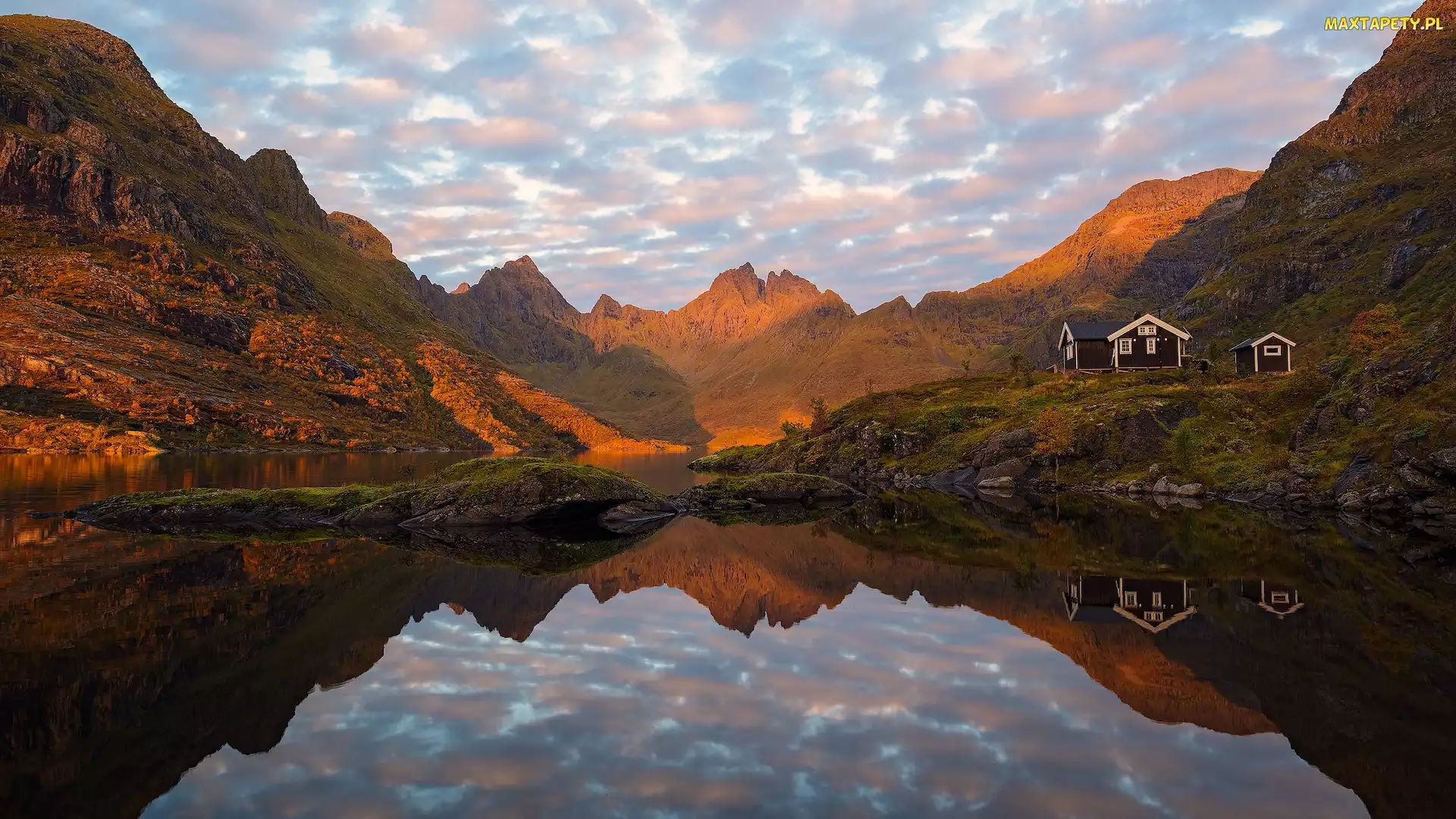 Fiord, Jesień, Norwegia, Góry Mengelsdalstinden, Chmury, Morze, Odbicie, Dom
