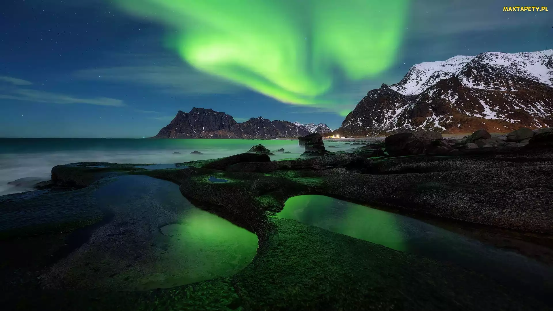 Norwegia, Uttakleiv Beach, Góry, Morze, Skały, Zorza polarna