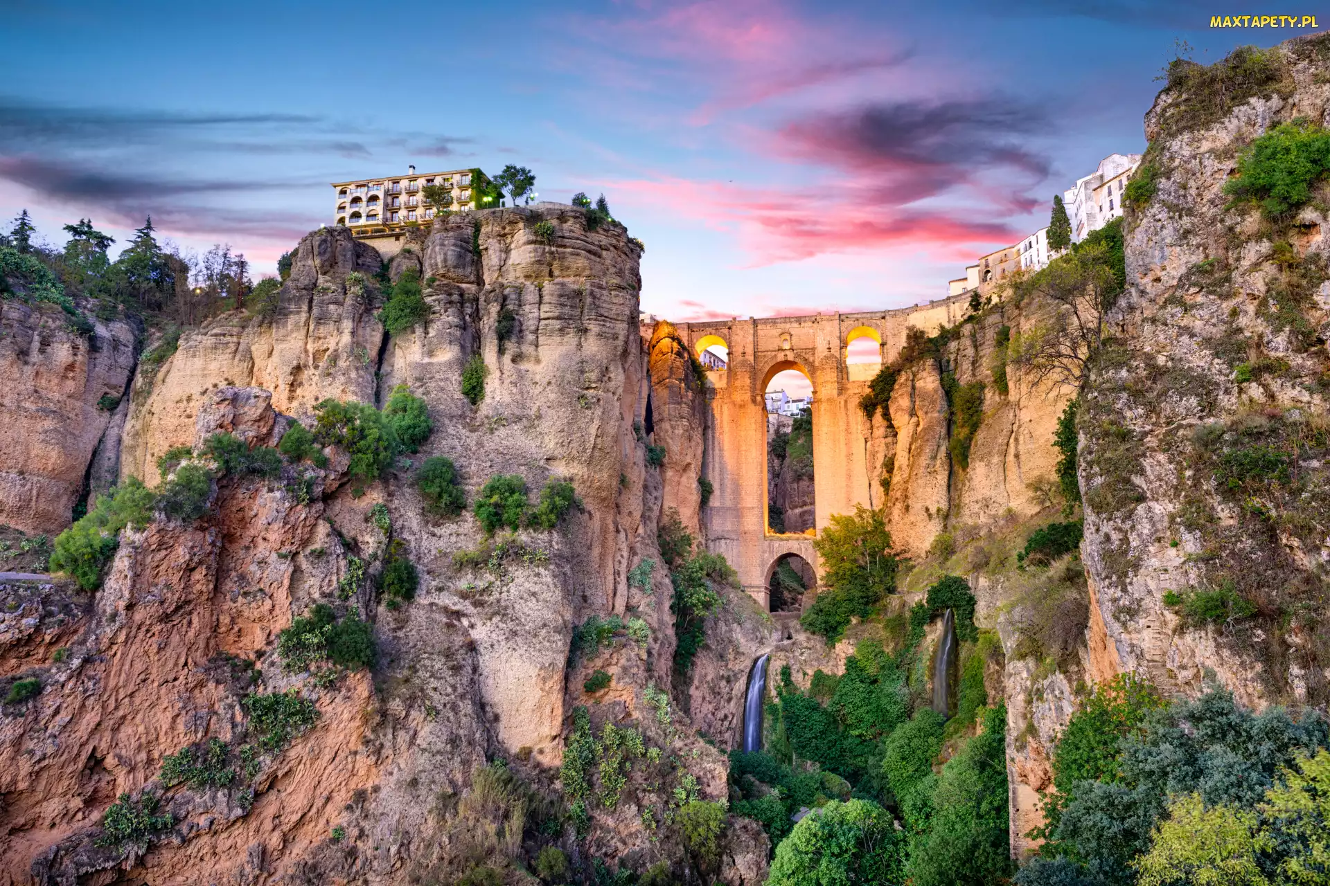 Miasto Ronda, Most Puente Nuevo, Skały, Wąwóz Tajo, Andaluzja, Domy, Hiszpania, Prowincja Malaga