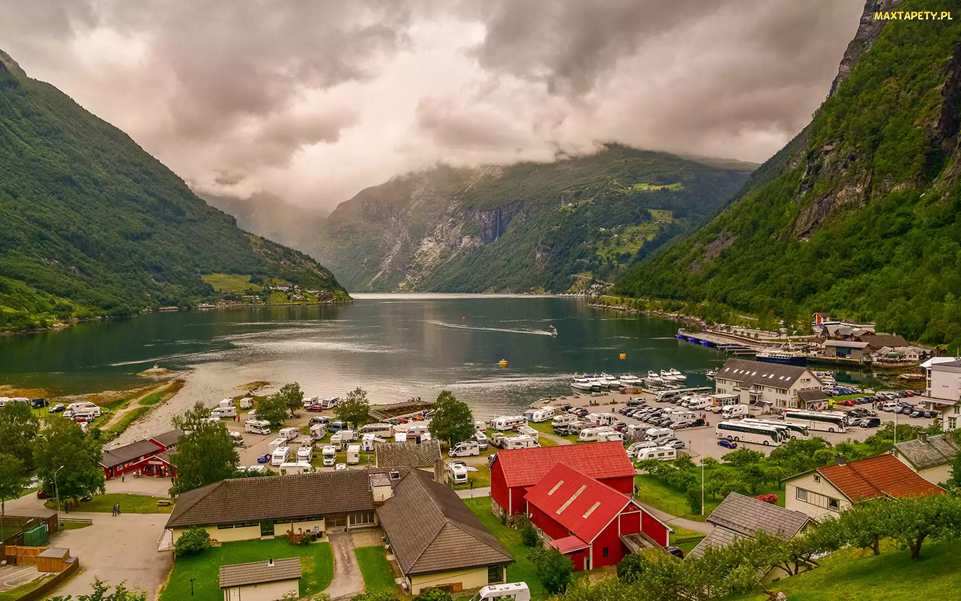 Gmina Stranda, Góry, Norwegia, Fiord Geirangerfjorden, Przystań, Geiranger, Domy, Zatoka
