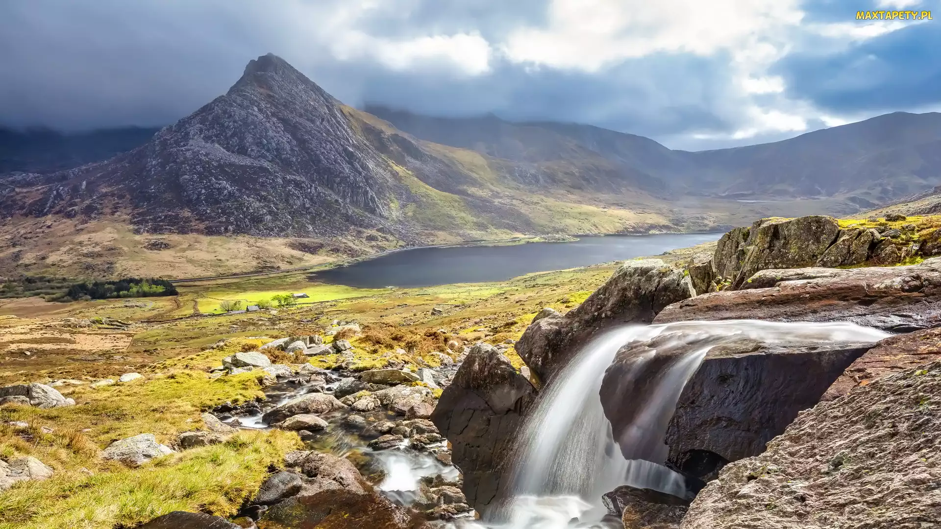 Walia, Ogwen Valley, Dolina, Hrabstwo Gwynedd, Jezioro Ogwen, Szczyt Tryfan, Park Narodowy Snowdonia, Kamienie, Góry, Rzeka
