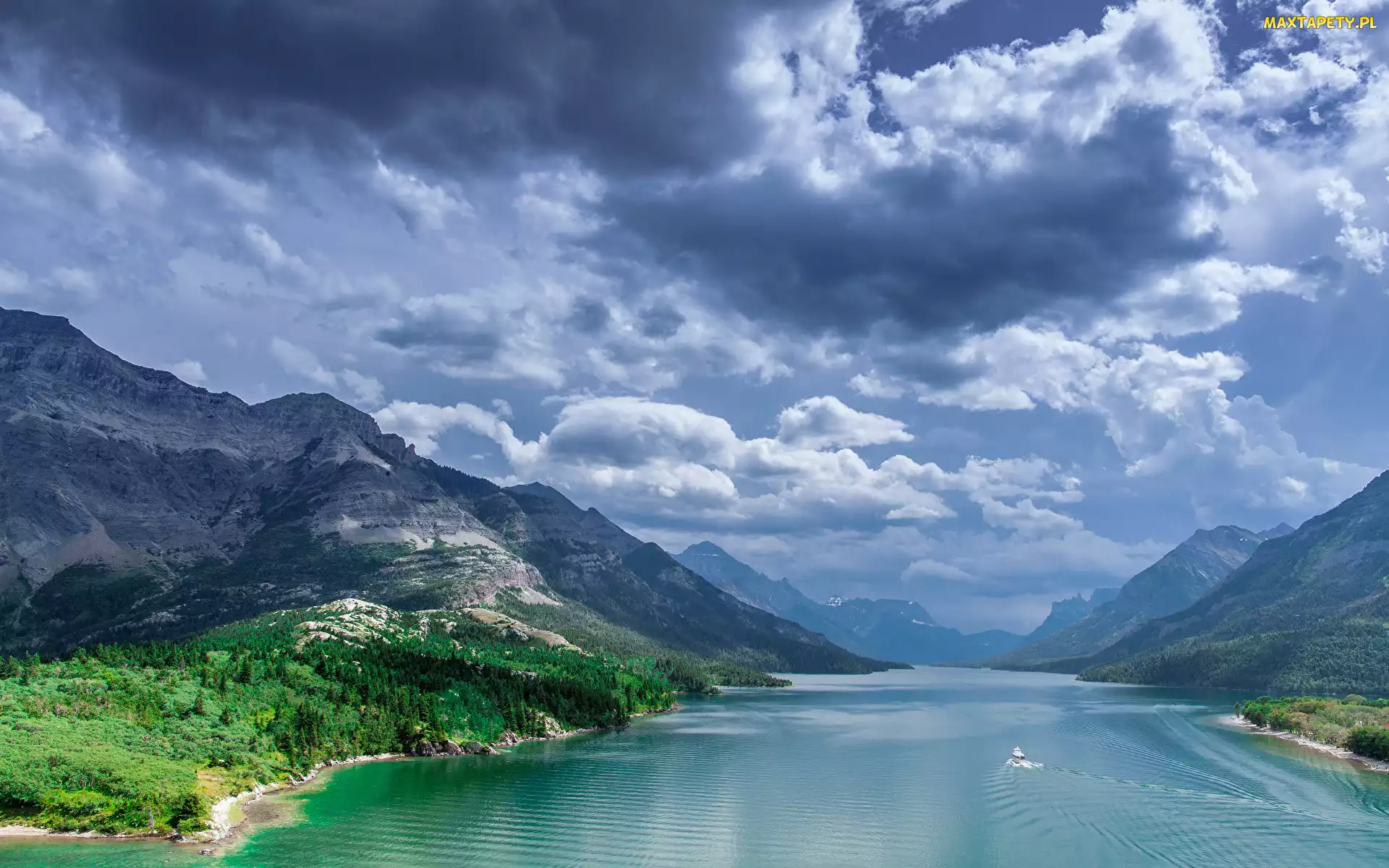 Góry, Waterton Lake, Park Narodowy Waterton Lakes, Drzewa, Jezioro, Kanada, Chmury