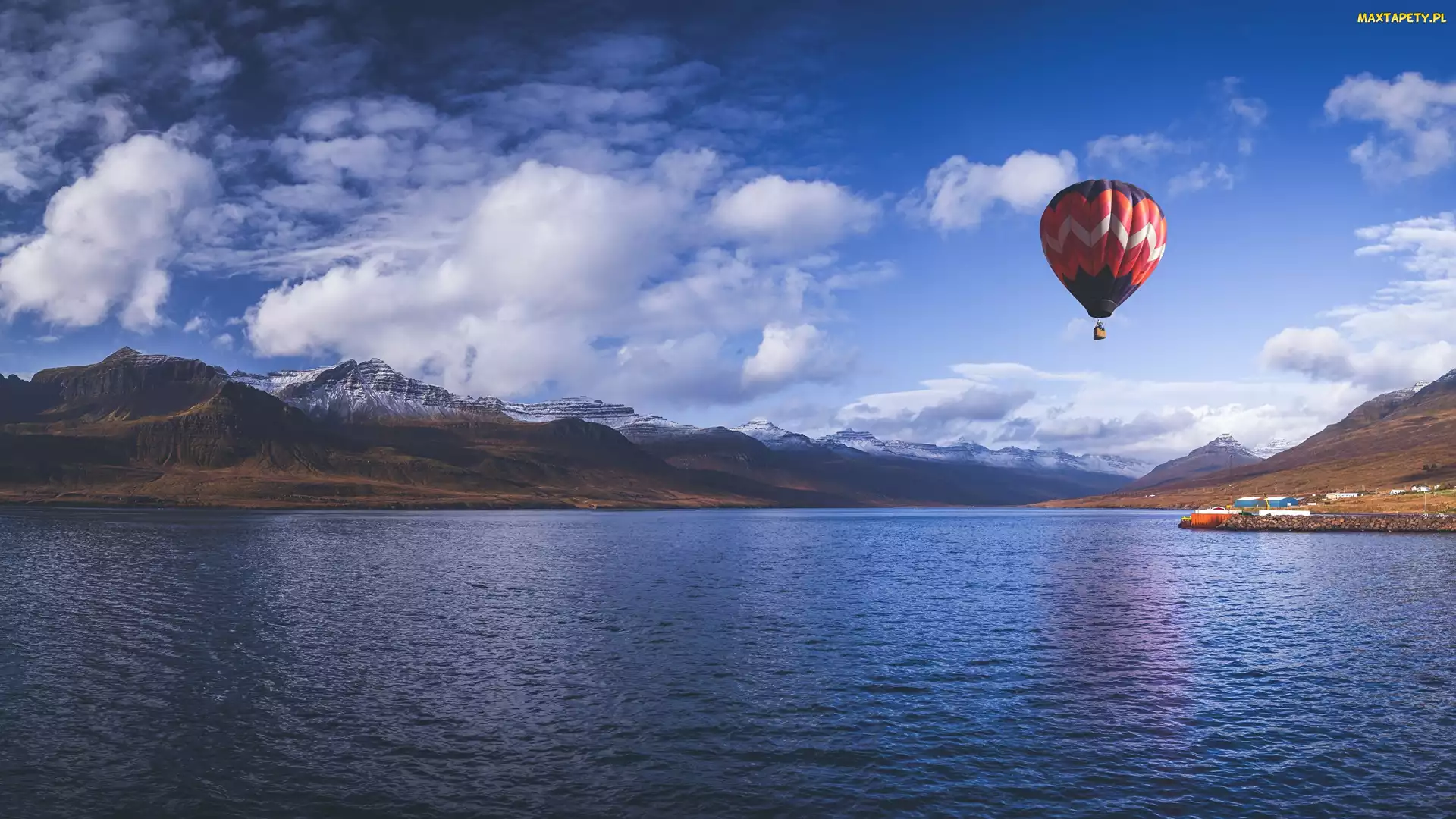 Balon, Góry, Fiord, Domy, Morze, Islandia, Reydarfjordur