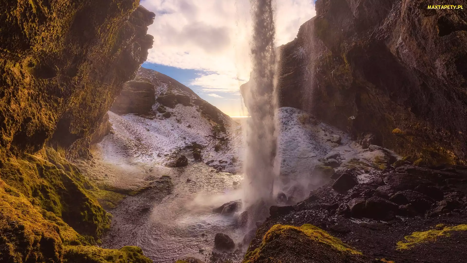 Islandia, Wodospad Kvernufoss, Omszone, Skały