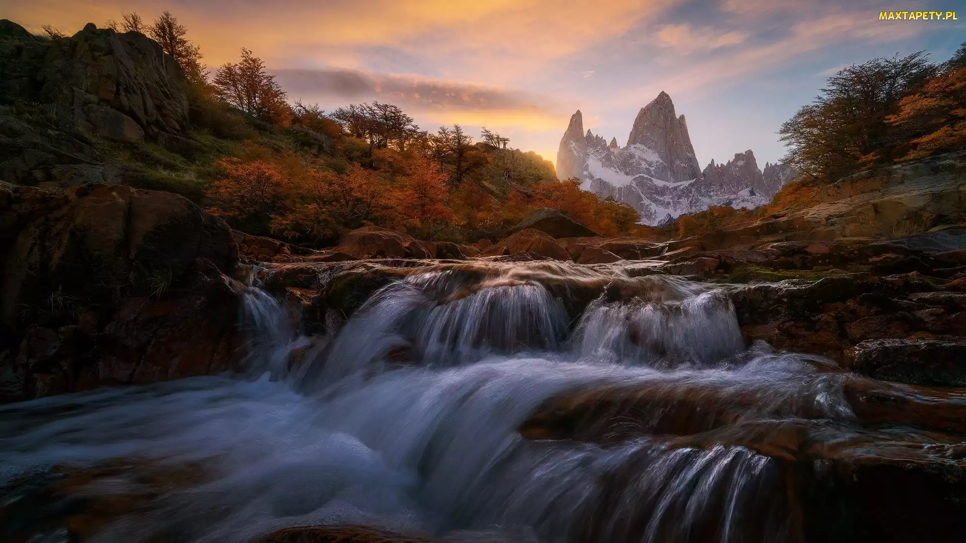 Patagonia, Szczyt Fitz Roy, Argentyna, Góry Andy, Rzeka, Park Narodowy Los Glaciares, Jesień, Drzewa
