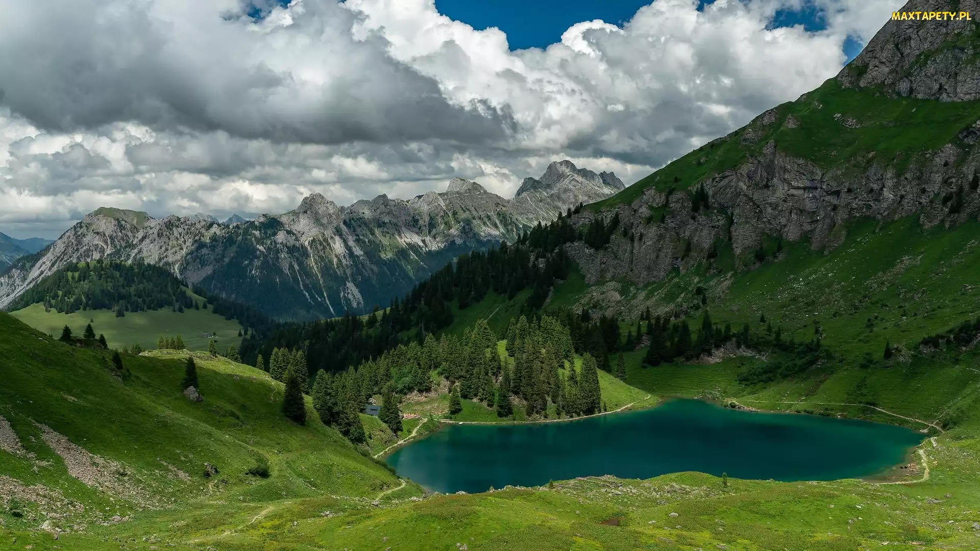 Alpy Berneńskie, Lac Lioson, Góry, Jezioro, Kanton Vaud, Chmury, Szwajcaria, Drzewa