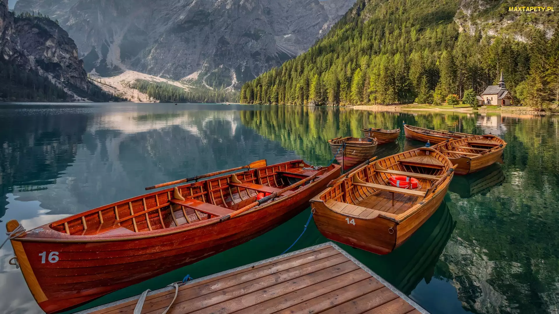 Włochy, Łodzie, Dolomity, Kościół, Pomost, Góry, Jezioro, Pragser Wildsee, Lago di Braies