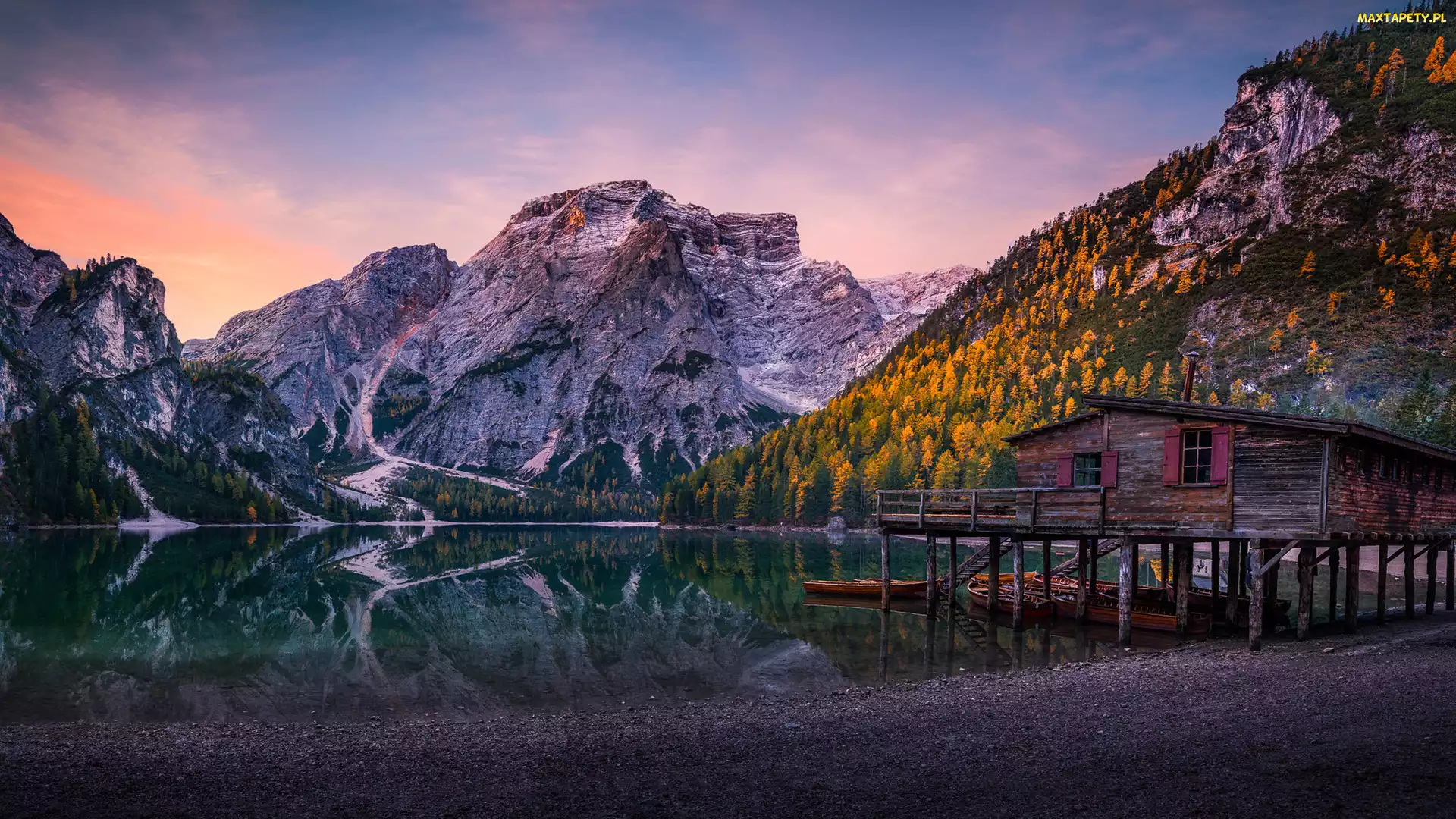 Włochy, Dom, Pomost, Łodzie, Poranek, Pragser Wildsee, Lago di Braies, Góry, Jezioro, Dolomity