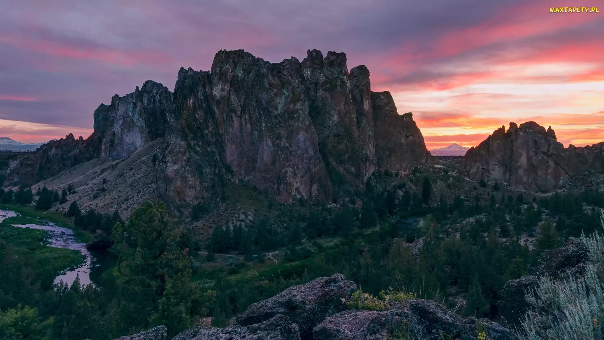 Stany Zjednoczone, Stan Oregon, Skały, Park stanowy Smith Rock State Park, Rzeka Crooked River, Drzewa
