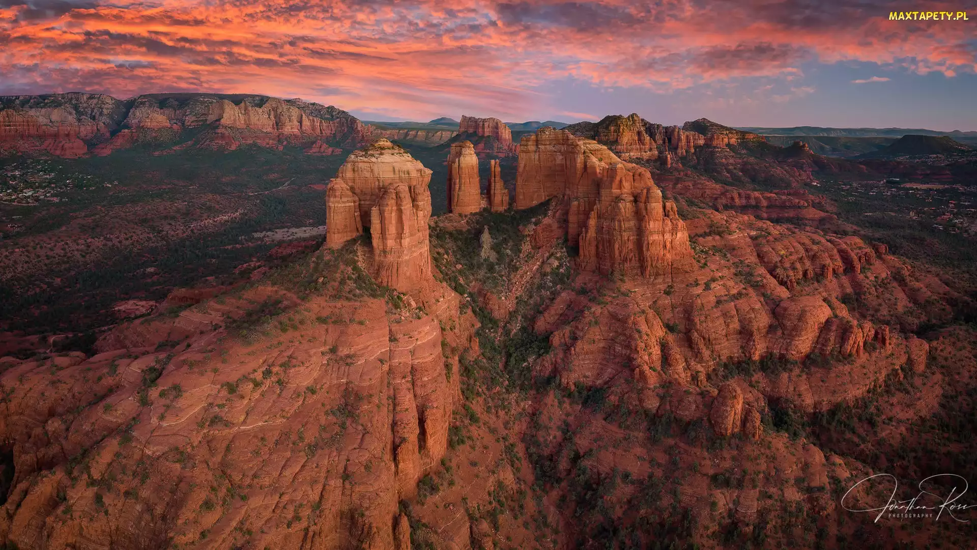 Skały, Zachód słońca, Kanion, Chmury, Arizona, Roślinność, Stany Zjednoczone, Sedona