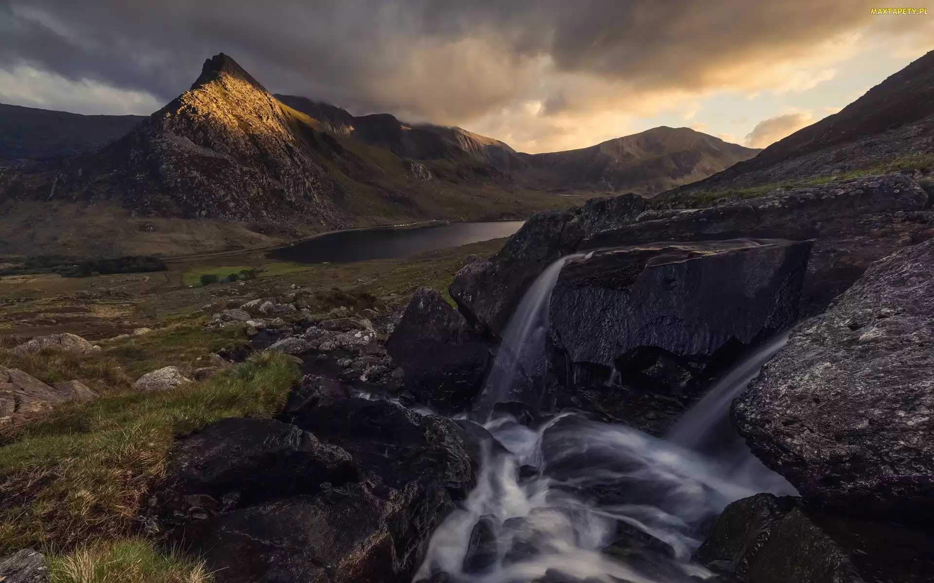 Walia, Ogwen Valley, Dolina, Hrabstwo Gwynedd, Jezioro Ogwen, Szczyt Tryfan, Park Narodowy Snowdonia, Skały, Góry, Rzeka