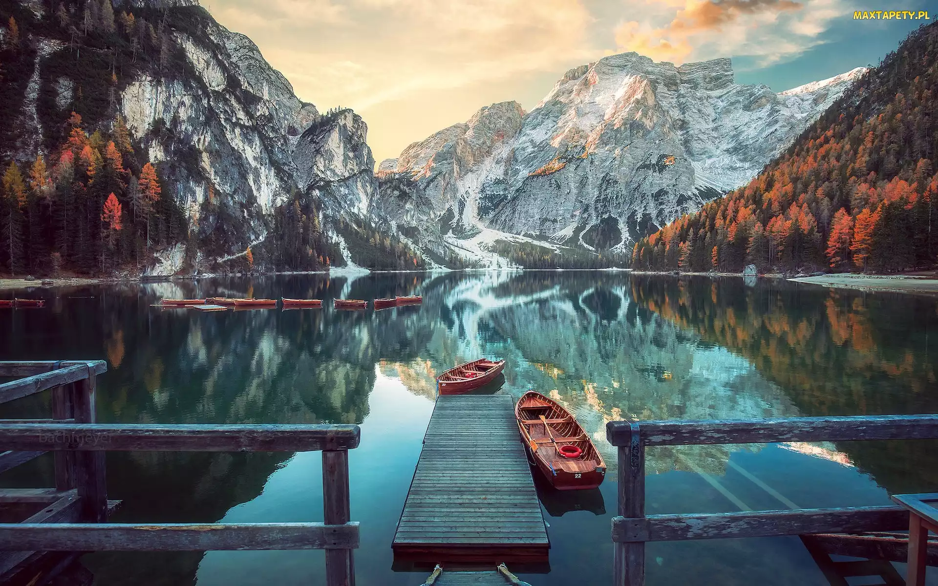 Włochy, Łódki, Dolomity, Drzewa, Pomost, Góry, Jezioro, Pragser Wildsee, Lago di Braies