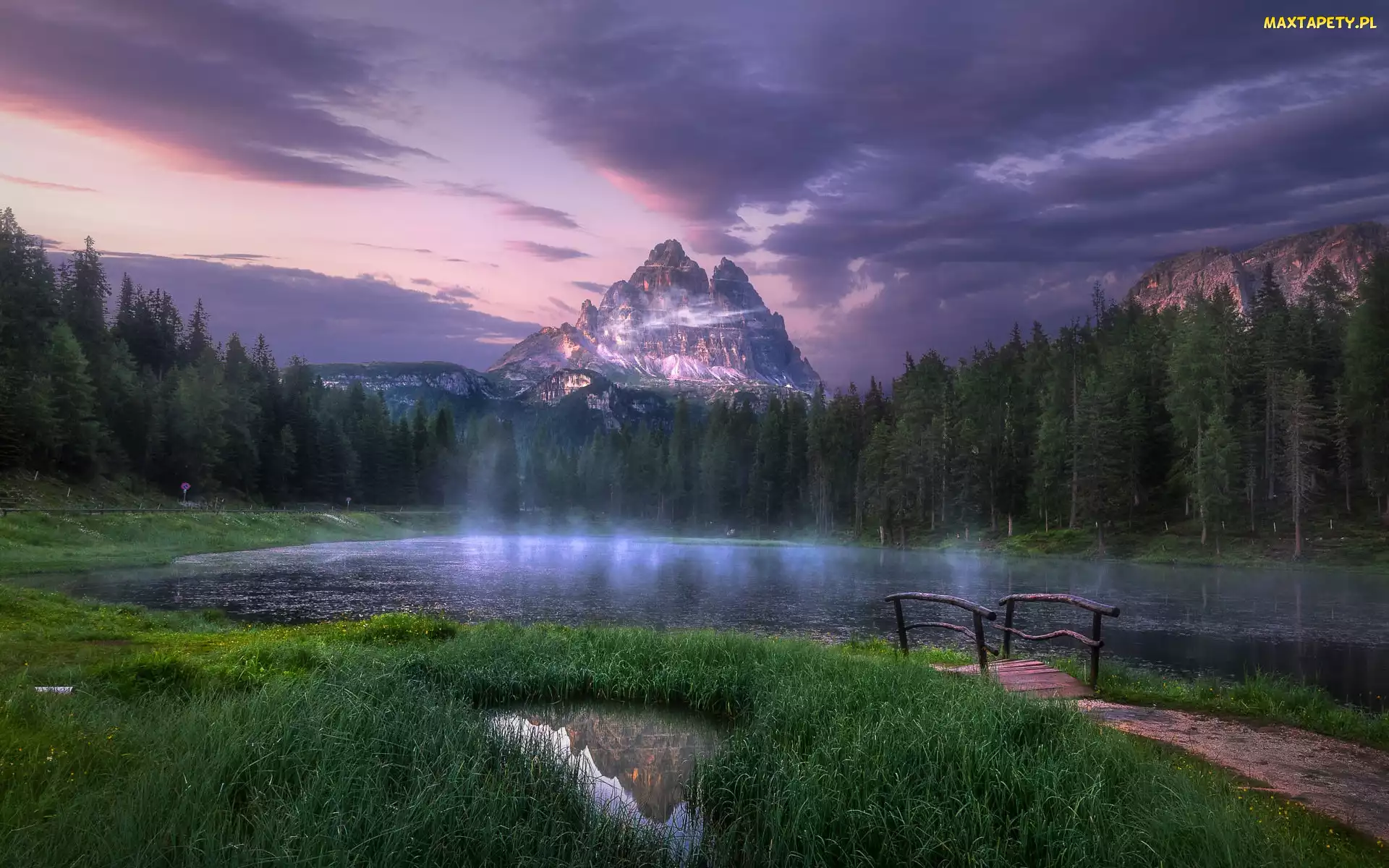 Jezioro, Prowincja Belluno, Trawa, Chmury, Antorno Lake, Góry, Masyw, Drzewa, Dolomity, Mostek, Mgła, Włochy, Tre Cime di Lavaredo