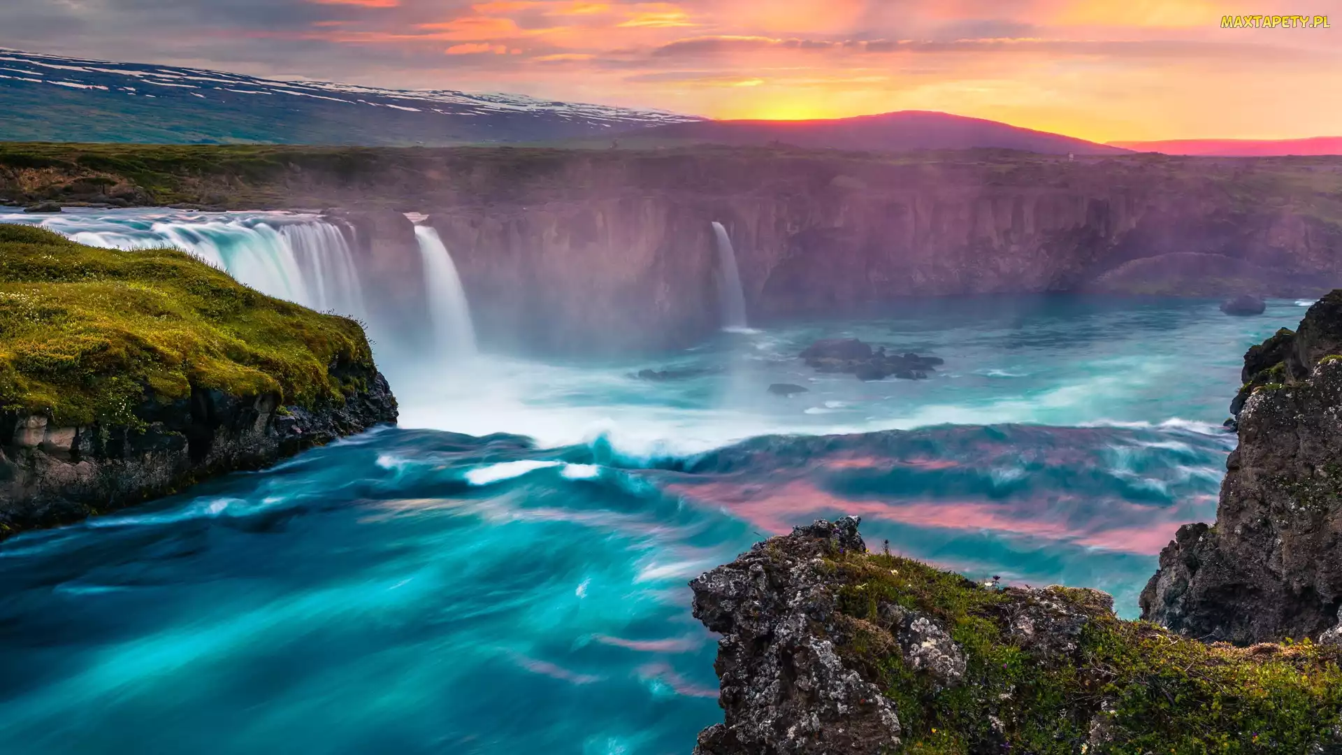 Islandia, Wodospad Godafoss, Góry, Zachód słońca, Chmury, Skały