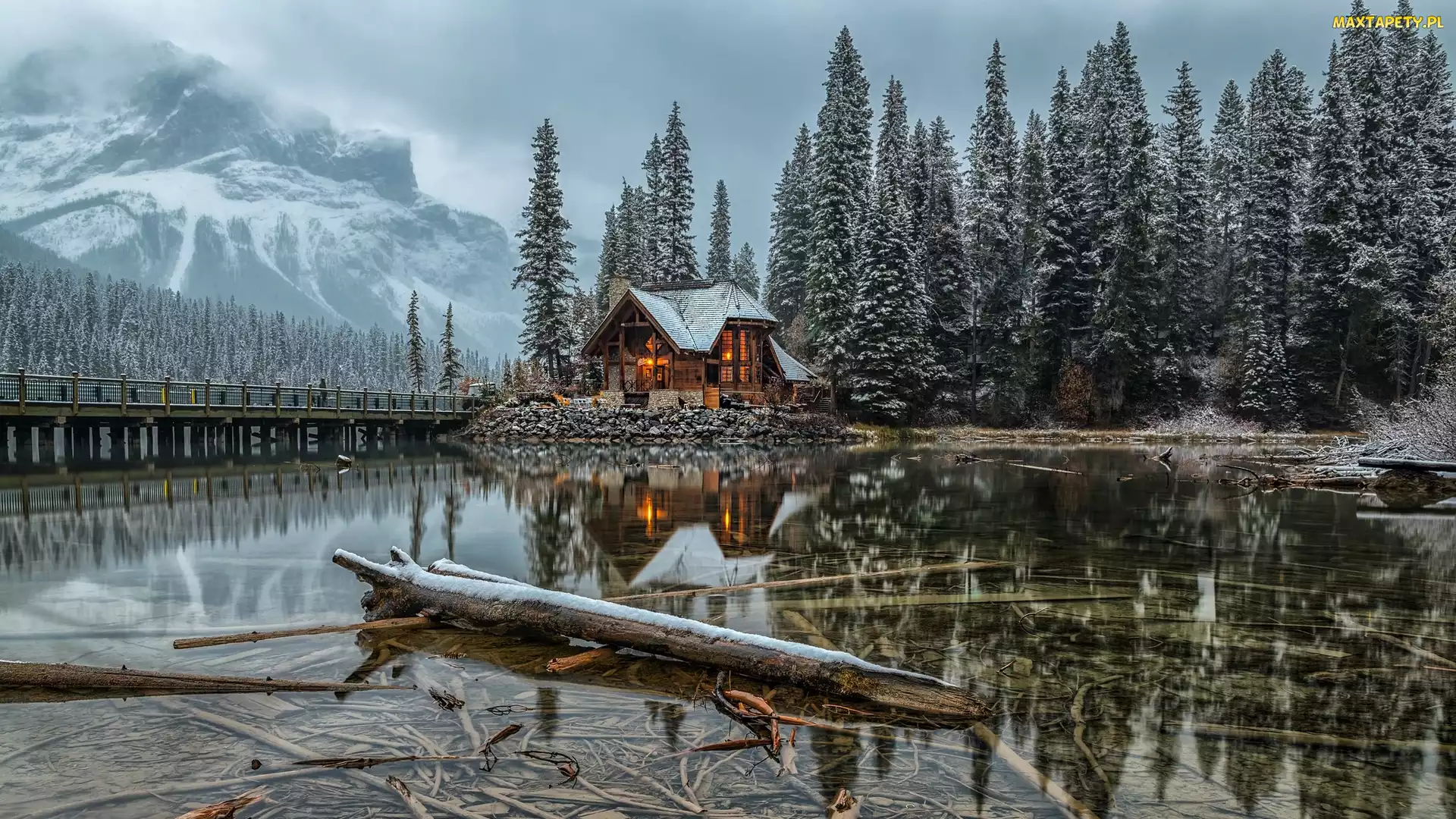 Kanada, Mostek, Drzewa, Chmury, Las, Dom, Park Narodowy Yoho, Jezioro Emerald Lake, Góry