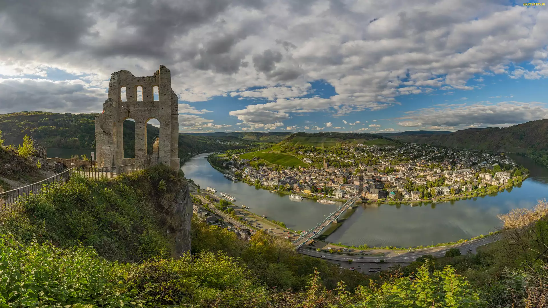 Ruiny, Domy, Traben Trarbach, Chmury, Panorama, Niemcy, Rzeka Mozela