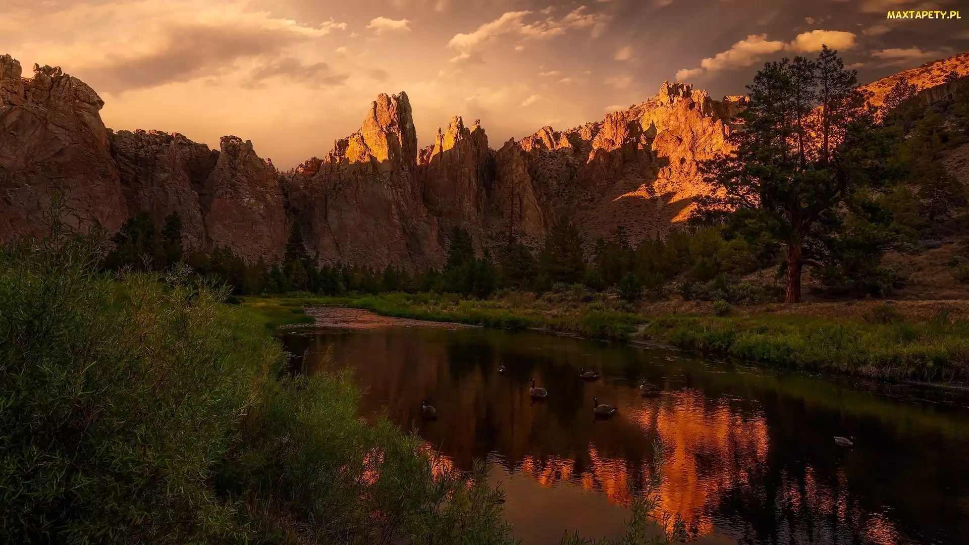 Stany Zjednoczone, Rzeka, Drzewa. Zachód słońca, Crooked River, Krzewy, Skały, Stan Oregon, Park stanowy Smith Rock, Góry
