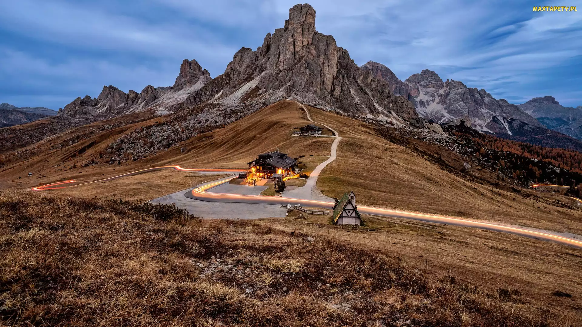 Góry, Włochy, Droga, Jesień, Domy, Prowincja Belluno, Dolomity, Przełęcz, Passo di Giau