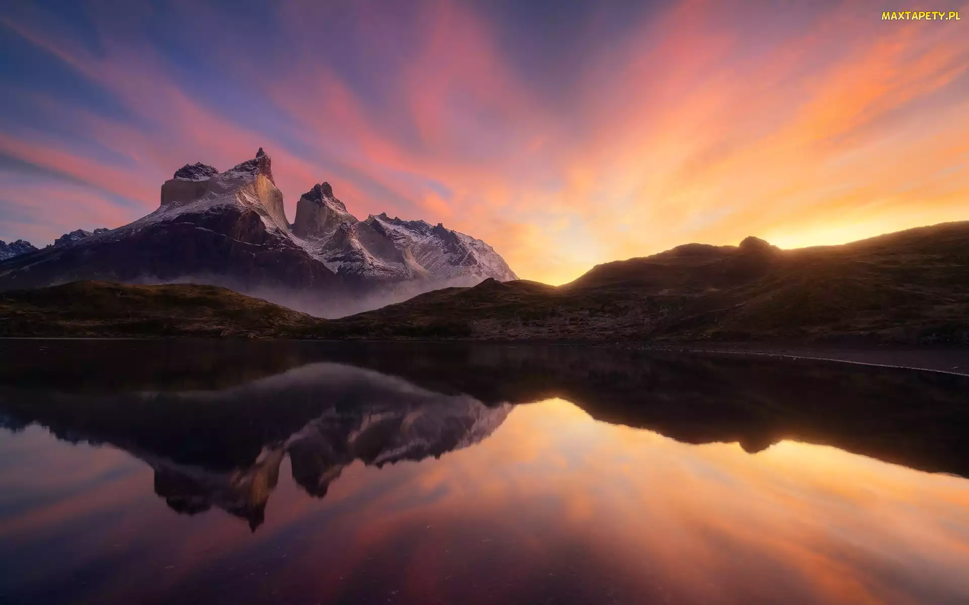 Chile, Wschód słońca, Torres del Paine Jezioro, Park Narodowy Torres del Paine, Pehoe Lake, Masyw, Patagonia, Góry, Cordillera del Paine