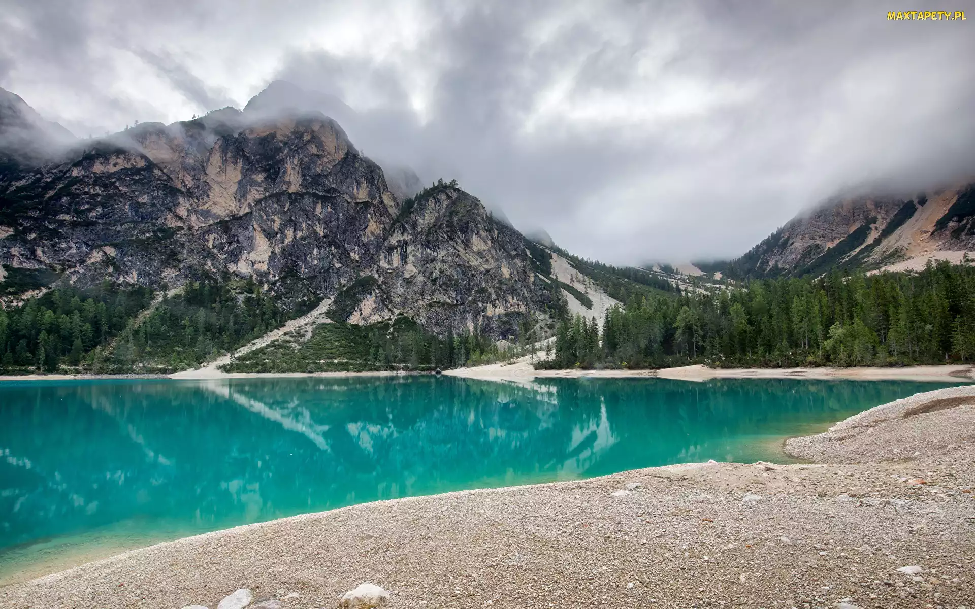 Drzewa, Mgła, Chmury, Las, Jezioro, Dolomity, Lago di Braies, Góry, Włochy, Niebo
