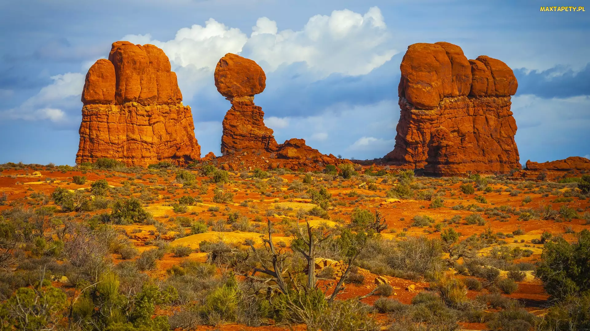 Stan Utah, Chmury, Stany Zjednoczone, Niebo, Formacja skalna, Park Narodowy Arches, Balanced Rock, Skały