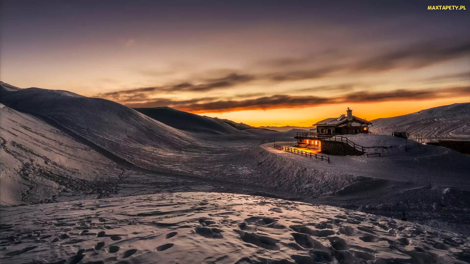 Zima, Zachód słońca, Schronisko, Włochy, Baita Segantini, Passo Rolle, Góry, Dolomity, Przełęcz
