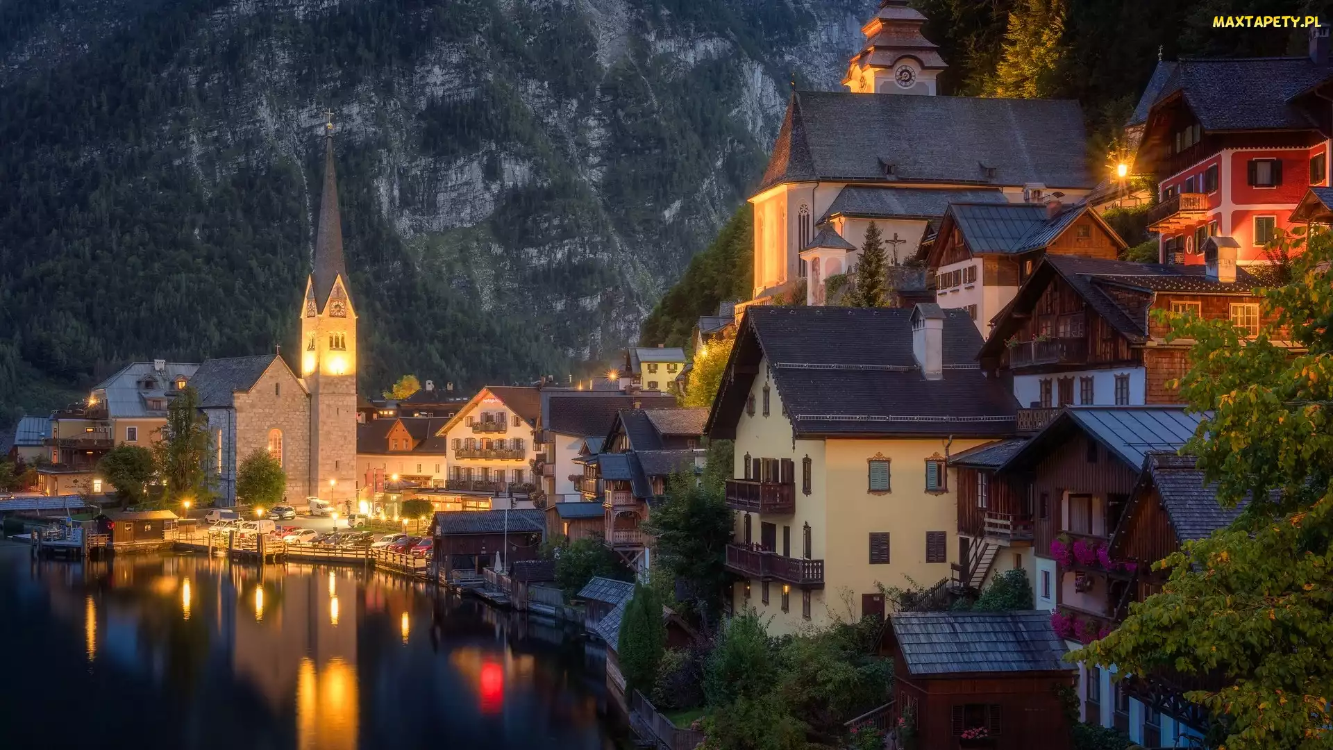 Hallstatt, Kościół, Oświetlone, Austria, Góry, Jezioro Hallstattersee, Domy