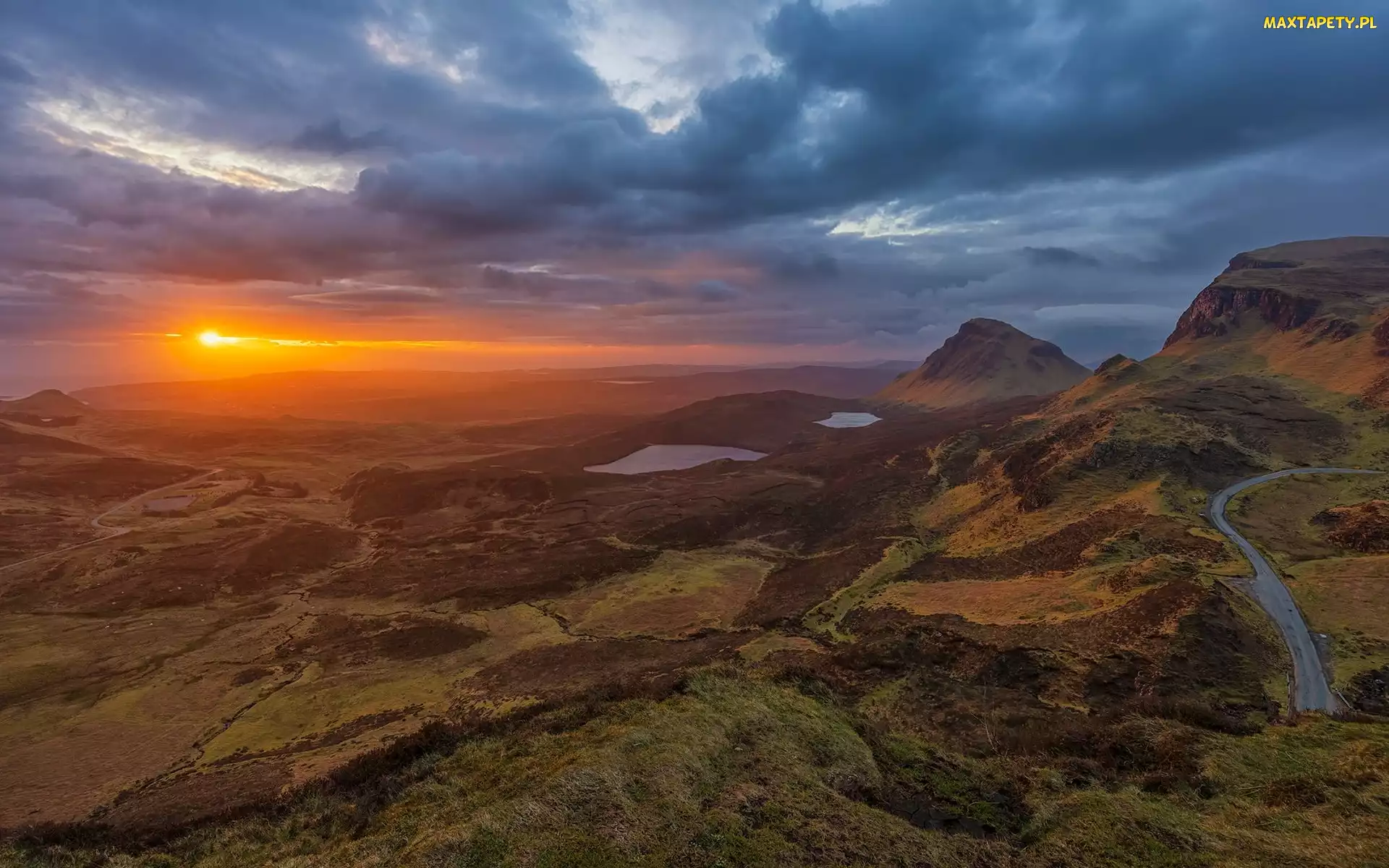 Szkocja, Zachód słońca, Ścieżka, Chmury, Jeziora, Góry, Wyspa Skye, Quiraing, Wzgórza
