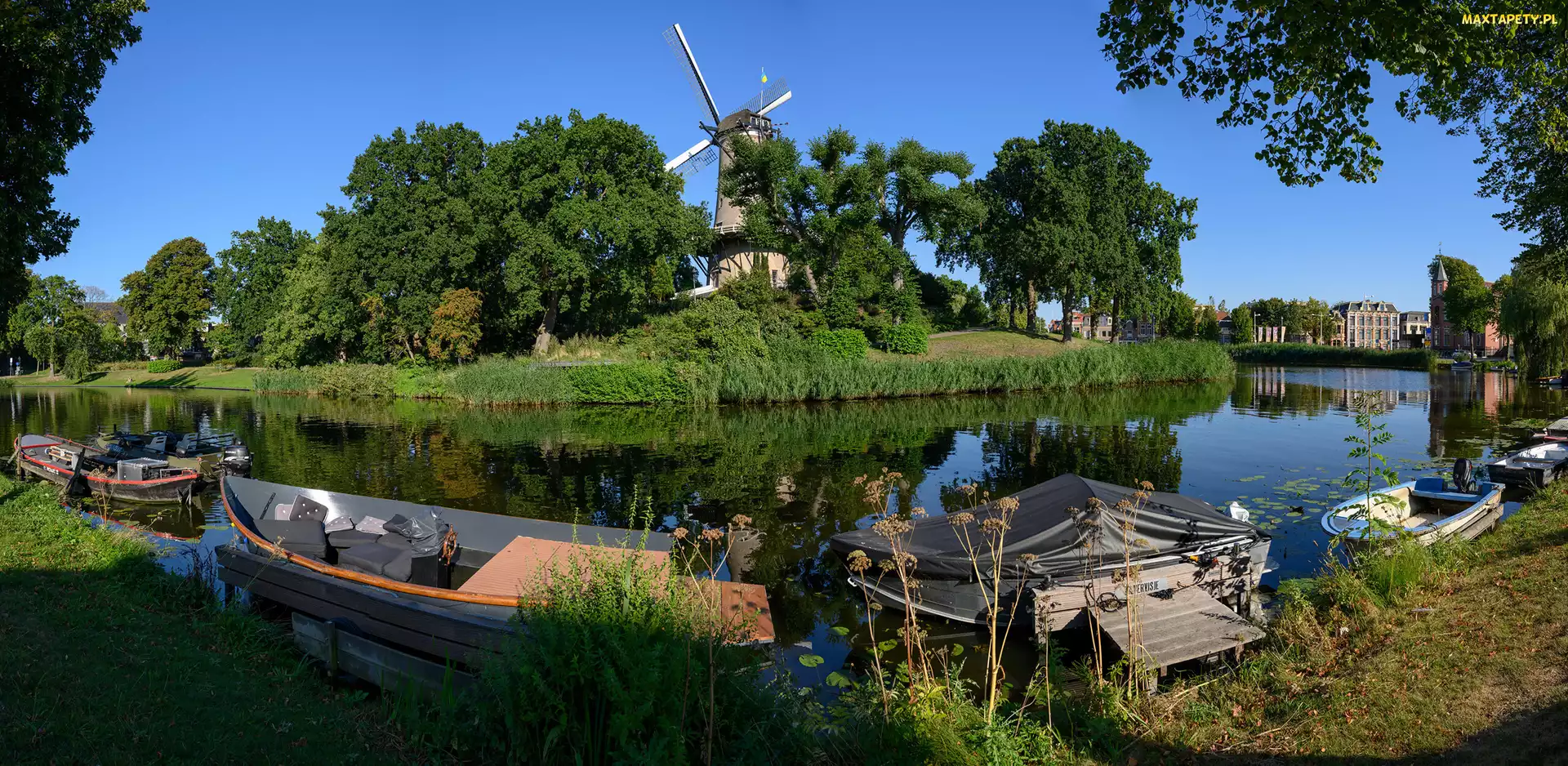 Alkmaar, Łódki, Holandia, Rzeka, Drzewa, Kanał wodny, Domy, Wiatrak