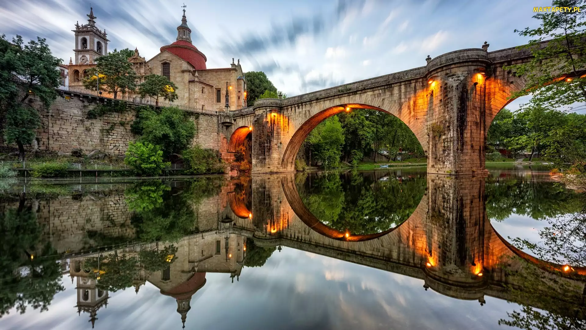 Rzeka Tamega, Amarante, Drzewa, Portugalia, Odbicie, Klasztor, Most, Ponte Sao Goncalo, Kościół