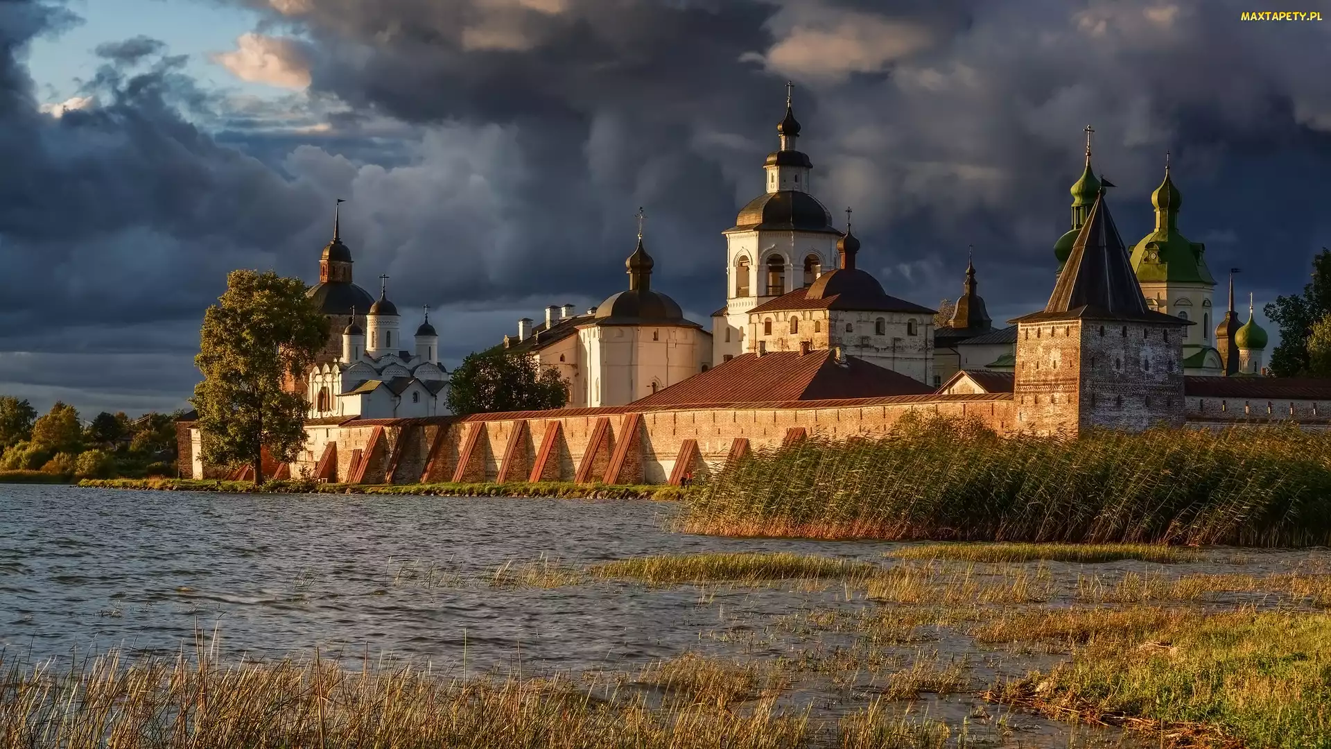Monaster Świętego Cyryla Biełozierskiego, Trawa, Cerkiew, Drzewa, Obwód wołogodzki, Jezioro Białe, Rosja, Kiriłłow