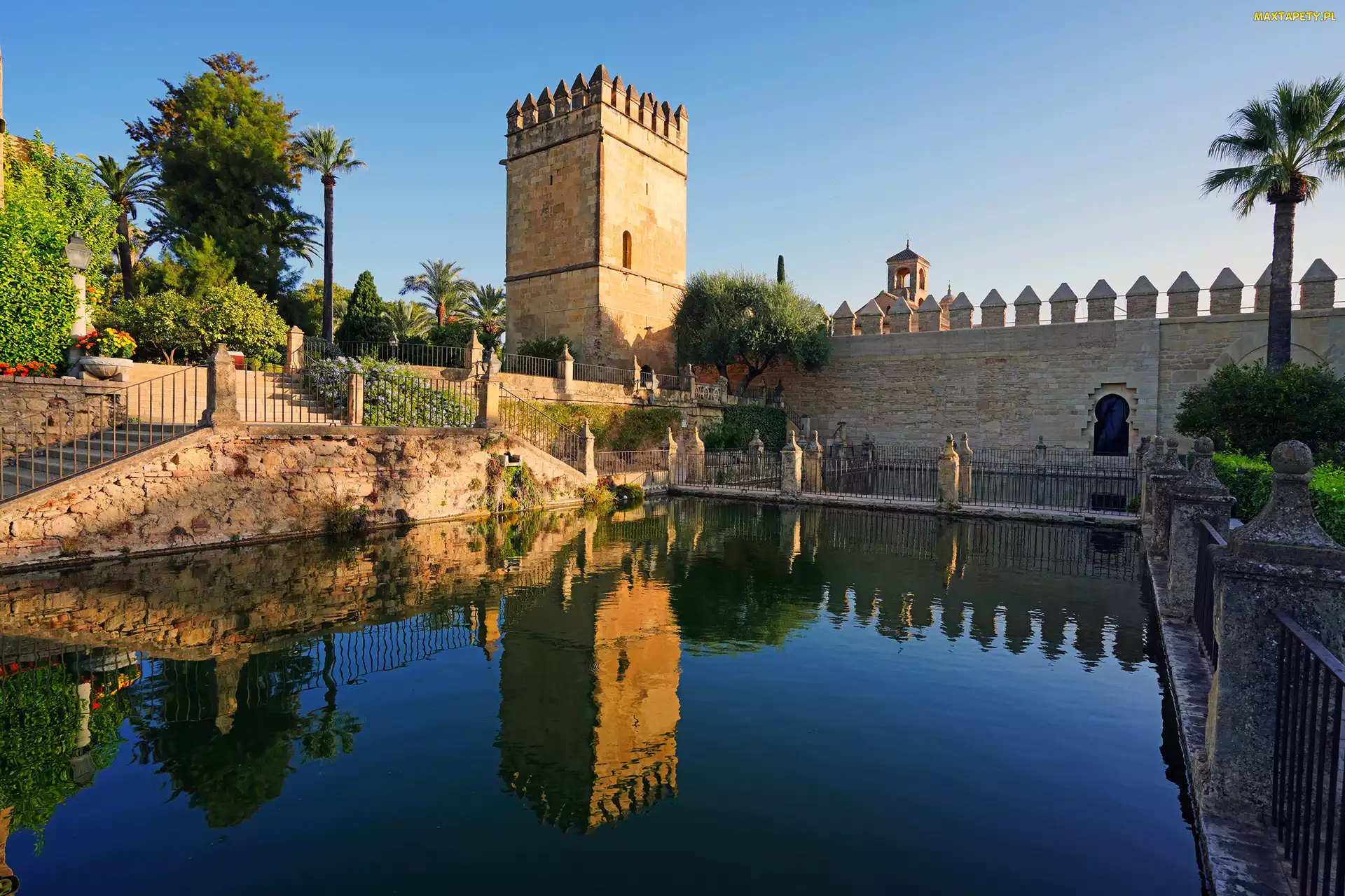Wieża, Odbicie, Budowla, Staw, Cordoba, Mur, Hiszpania, Alcazar