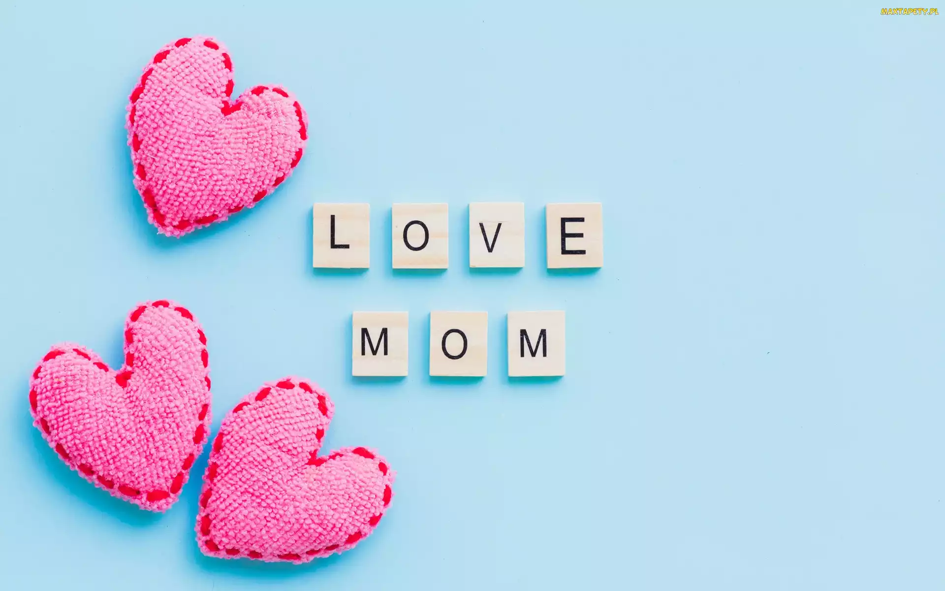 Błękitne tło, Love Mom, Trzy, Dzień Matki, Serca, Napis