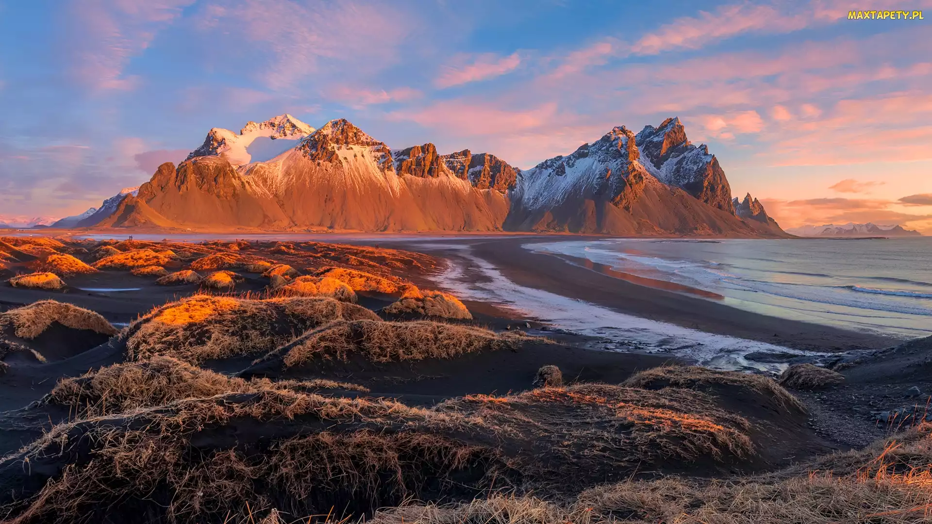 Islandia, Chmury, Góra Vestrahorn, Góry, Plaża Stokksnes, Trawa