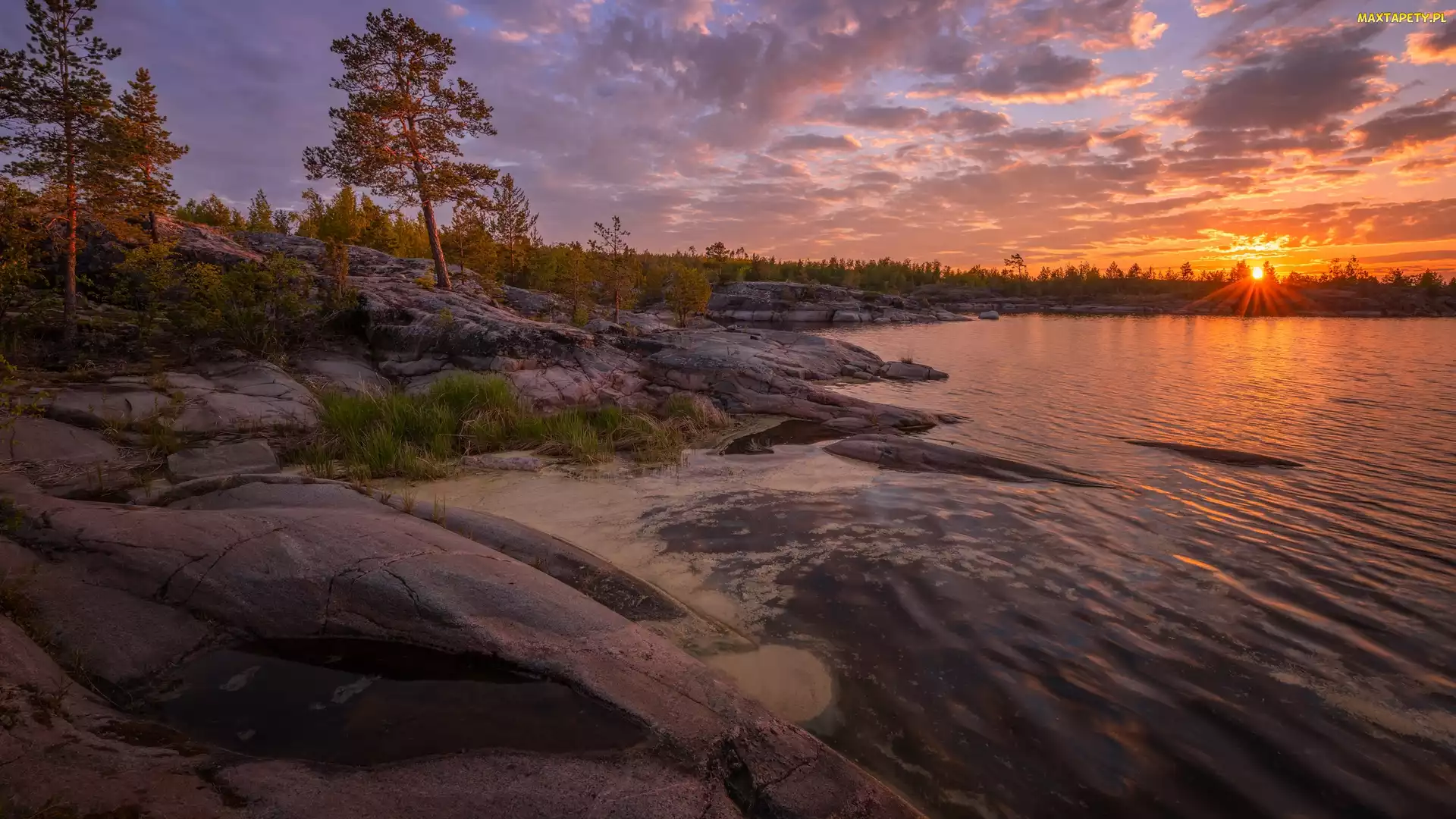 Karelia, Promienie słońca, Rosja, Ładoga, Jesień, Jezioro, Skały, Drzewa