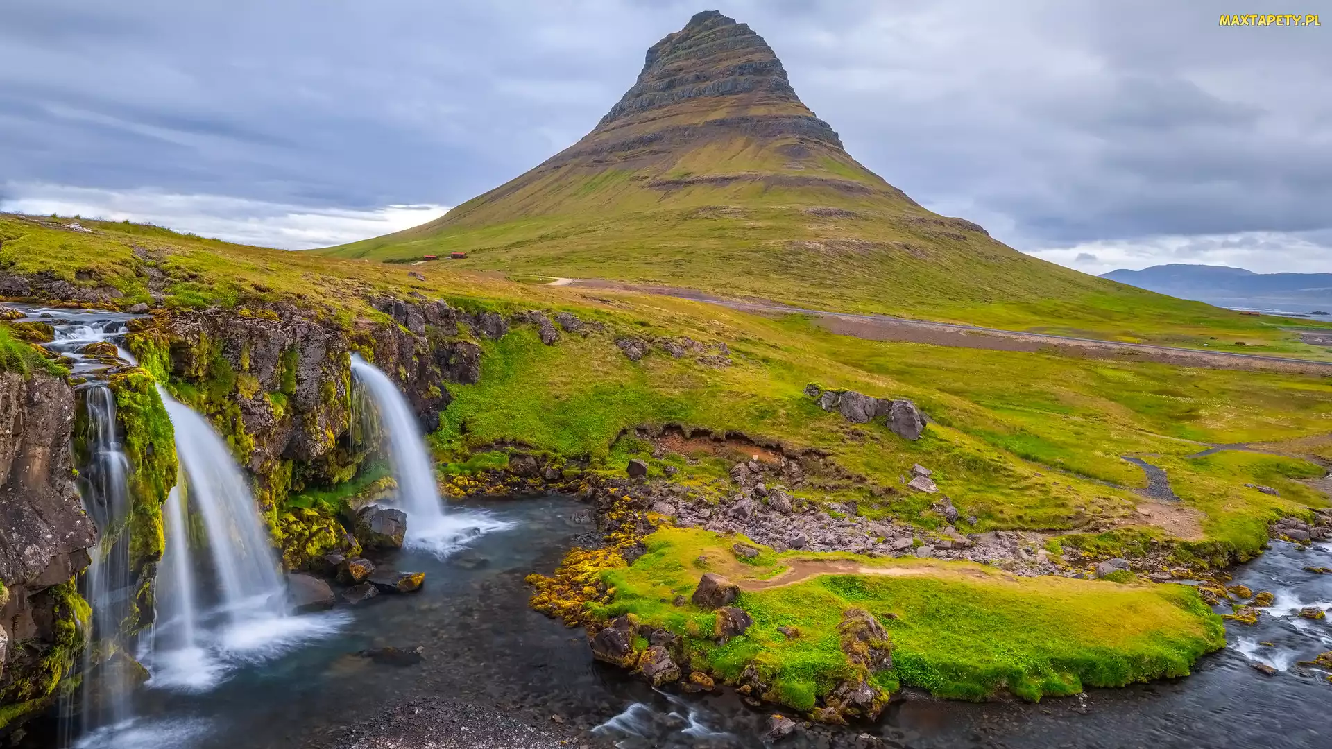Wodospad Kirkjufellsfoss, Islandia, Góra Kirkjufell