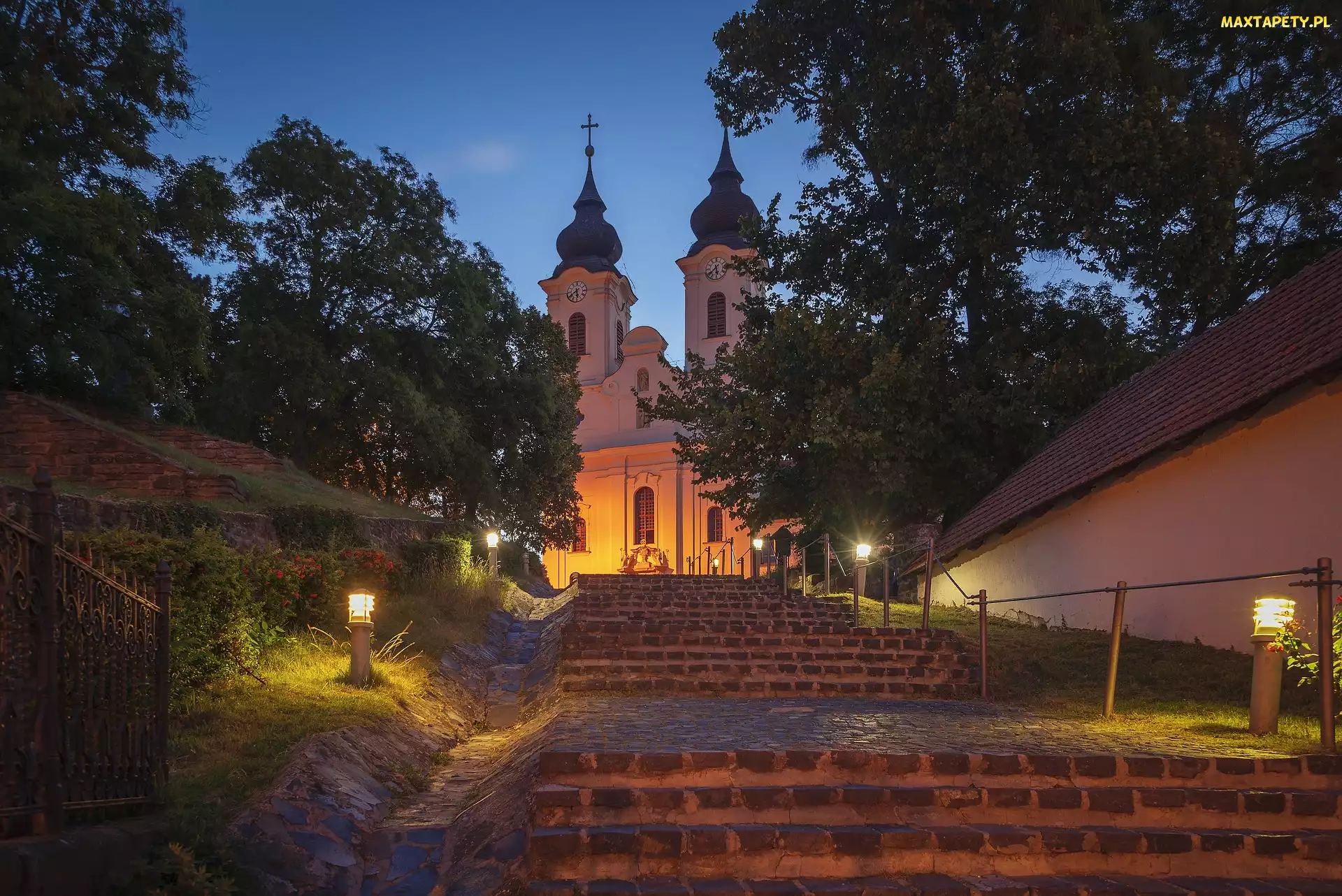 Schody, Wzgórze, Drzewa, Lampy, Kościół