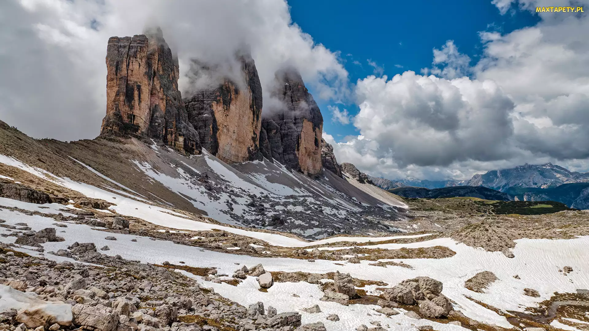 Białe, Tre Cime di Lavaredo, Góry, Chmury, Pasmo górskie, Włochy, Dolomity