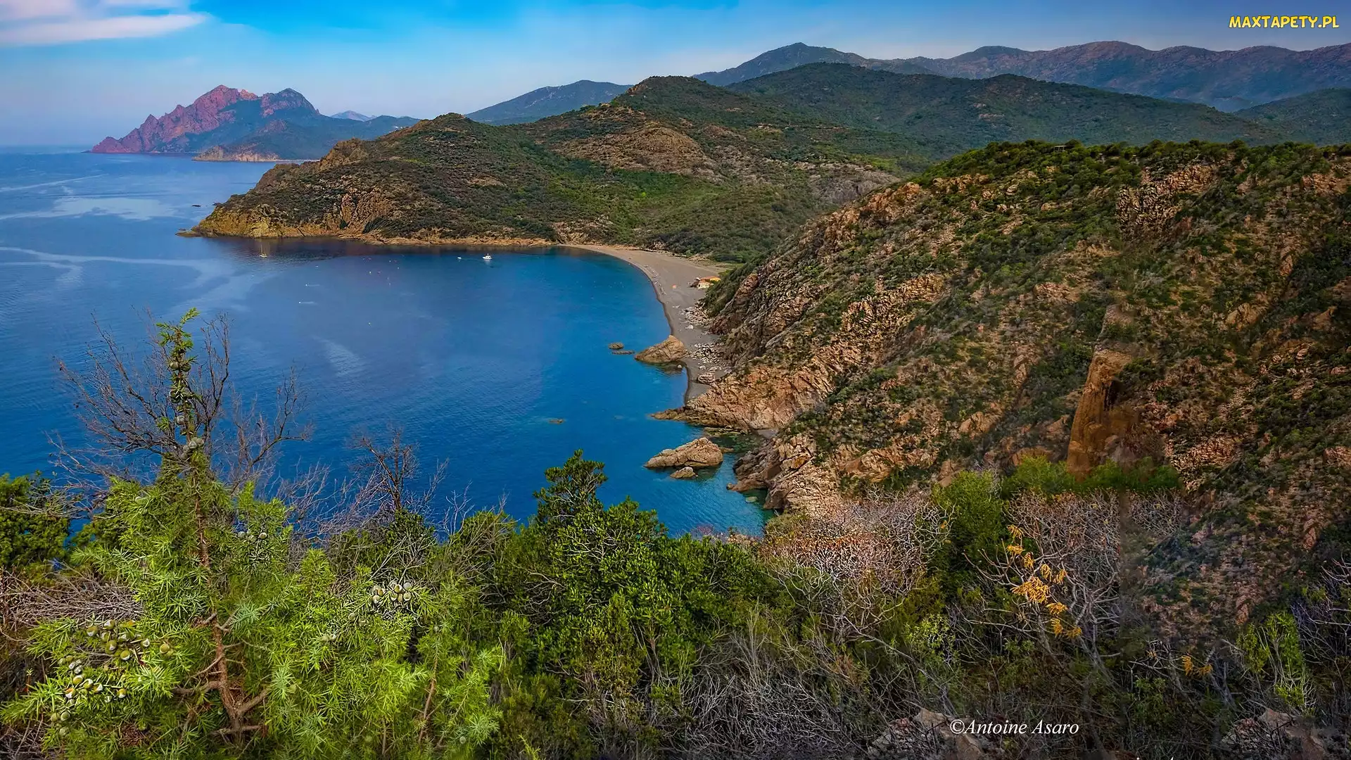 Góry, Korsyka, Plaża Bussaglia, Francja, Serriera, Krzewy, Morze, Zatoka, Golfe de Porto