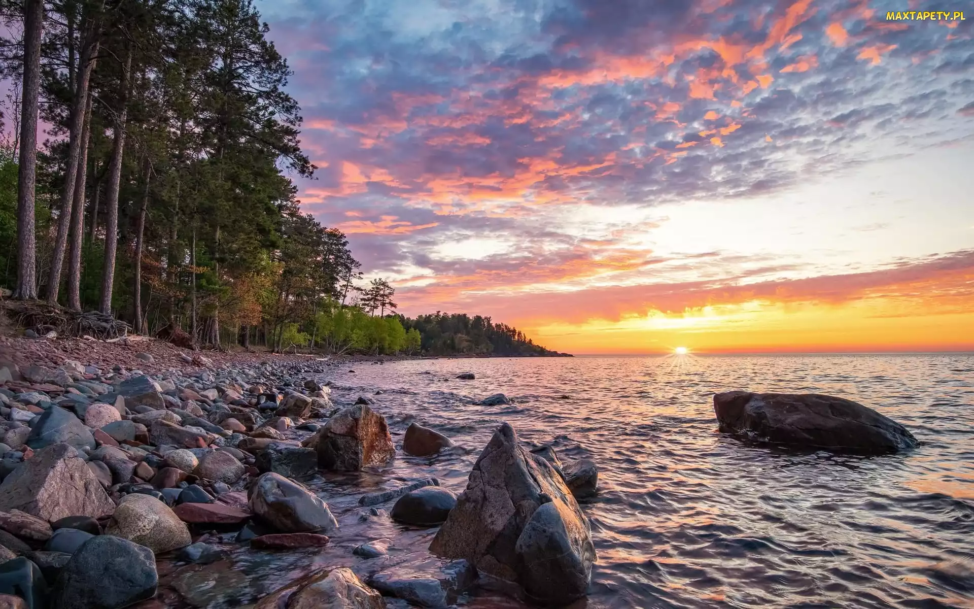 Stany Zjednoczone, Drzewa, Kamienie, Zachód słońca, Las, Superior Lake, Stan Michigan, Marquette, Jezioro