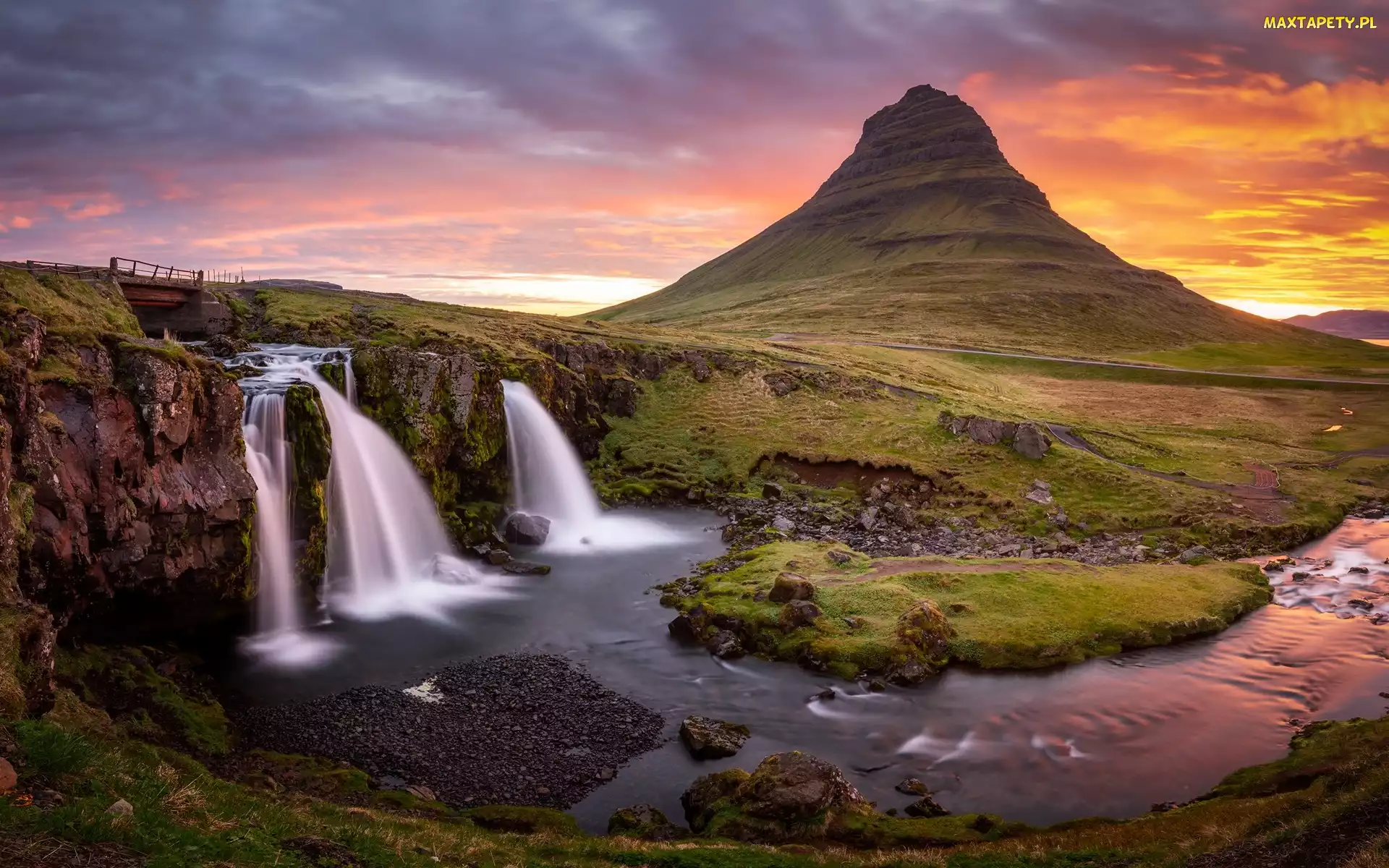Zachód słońca, Wodospad Kirkjufellsfoss, Islandia, Góra Kirkjufell