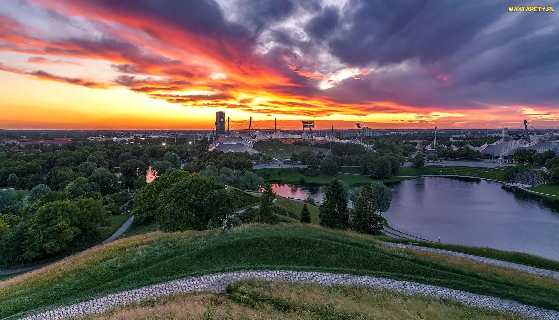 Zachód słońca, Drzewa, Monachium, Chmury, Staw, Niemcy, Park Olimpijski