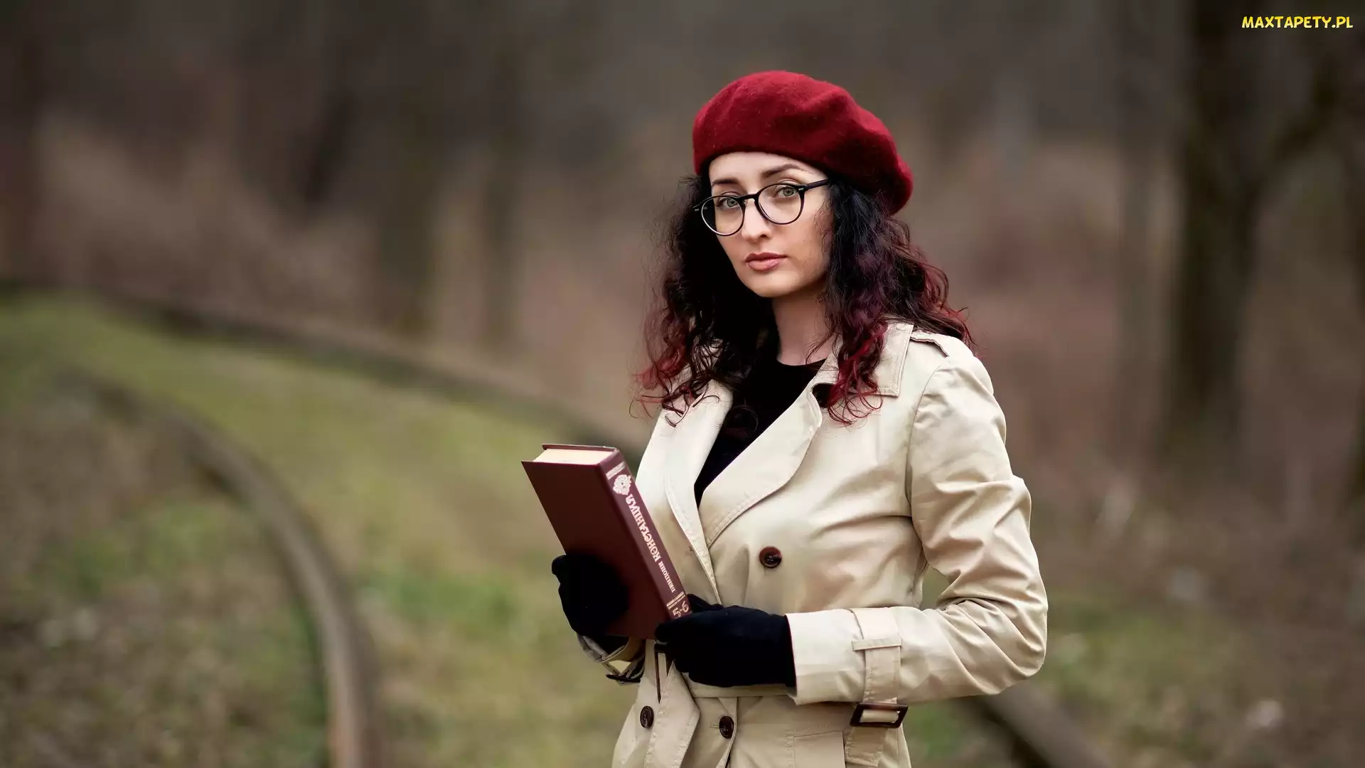 Kobieta, Książka, Beret, Czerwony, Okulary, Płaszcz