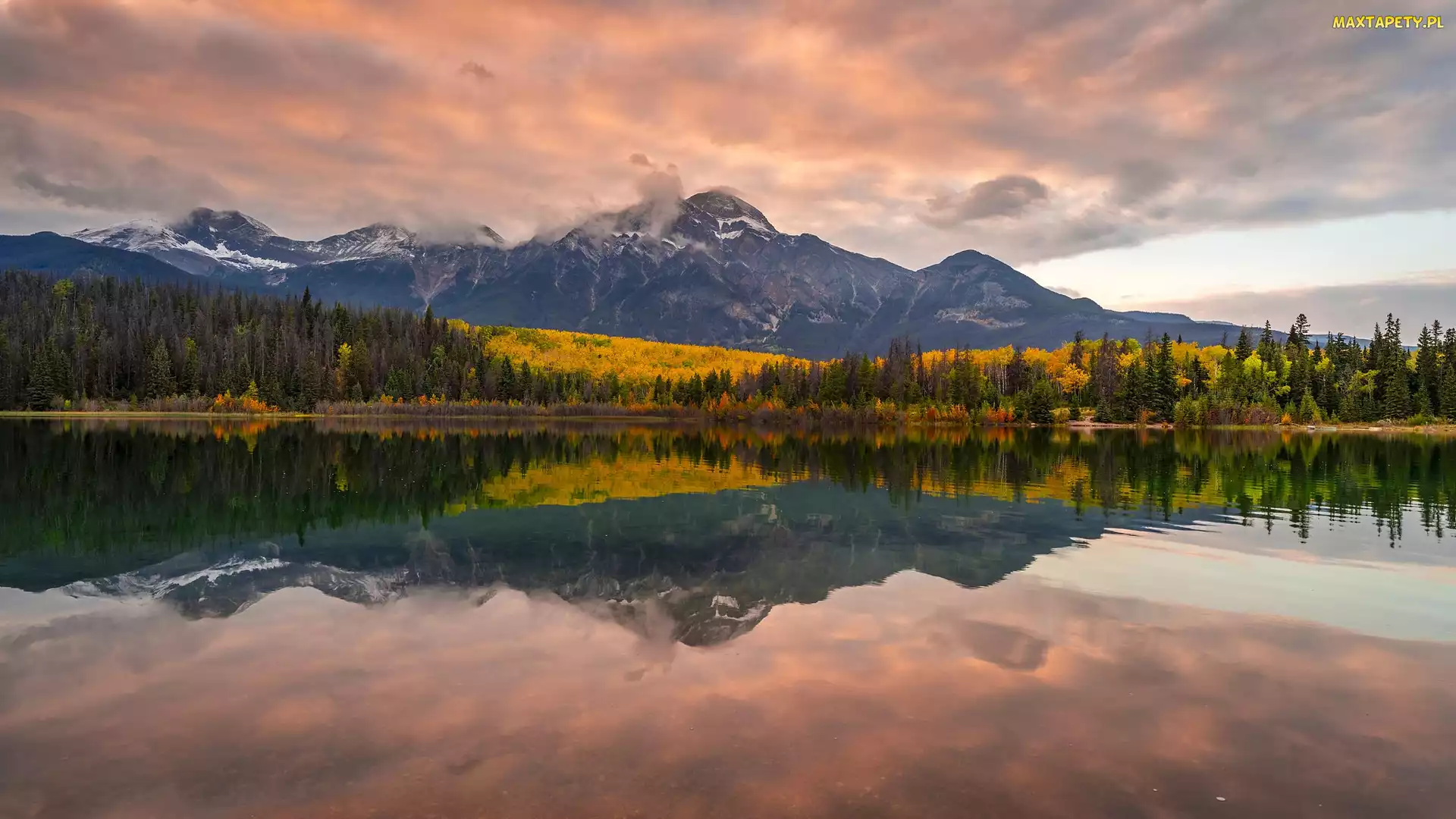 Kanada, Drzewa, Jesień, Odbicie, Góry, Patricia Lake, Prowincja Alberta, Park Narodowy Jasper, Jezioro
