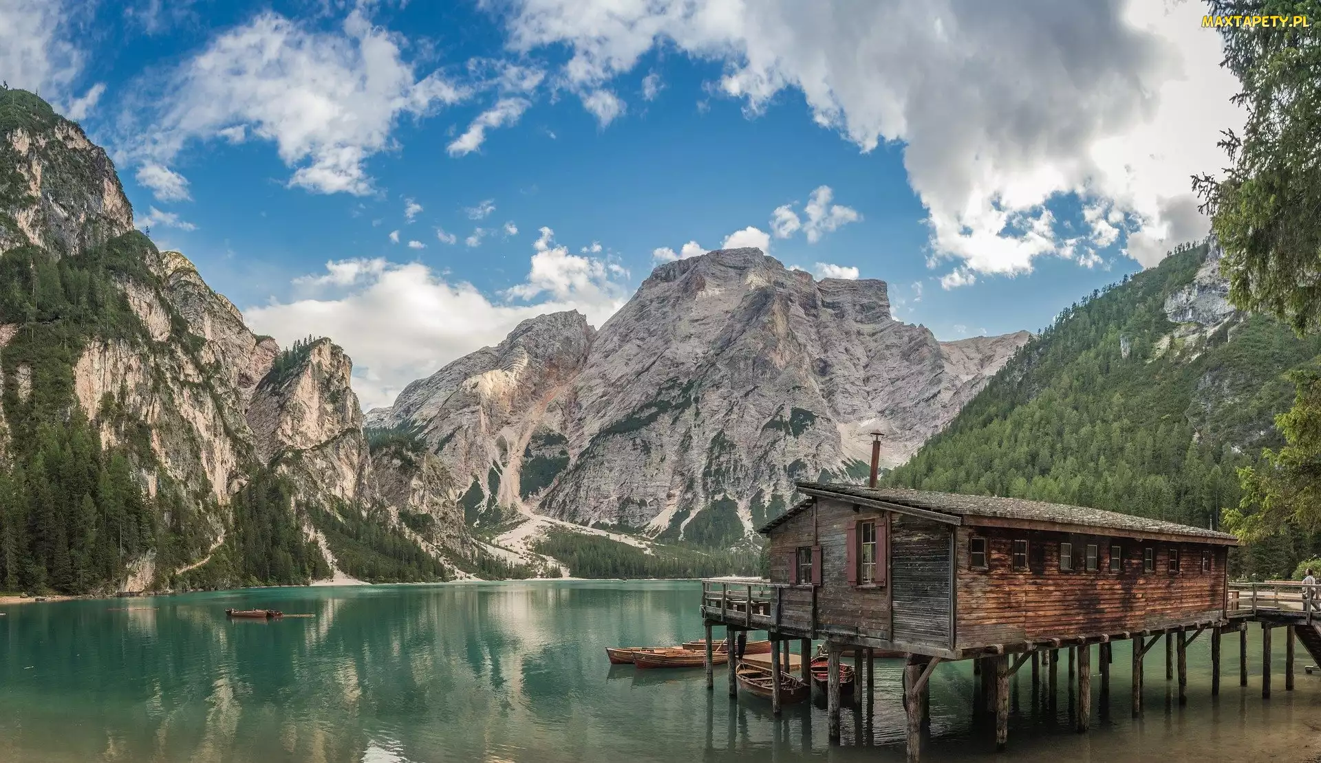 Chmury, Domek, Drewniany, Łódki, Pragser Wildsee, Jezioro, Lago di Braies, Góry Dolomity, Włochy, Pomost