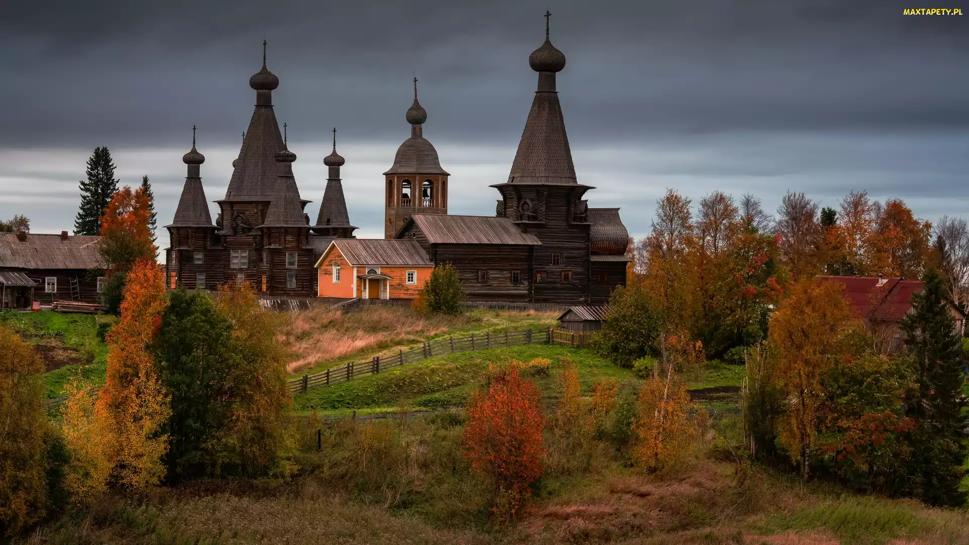 Obwód archangielski, Jesień, Rosja, Nenoksa, Domy, Wieś, Drzewa, Cerkiew