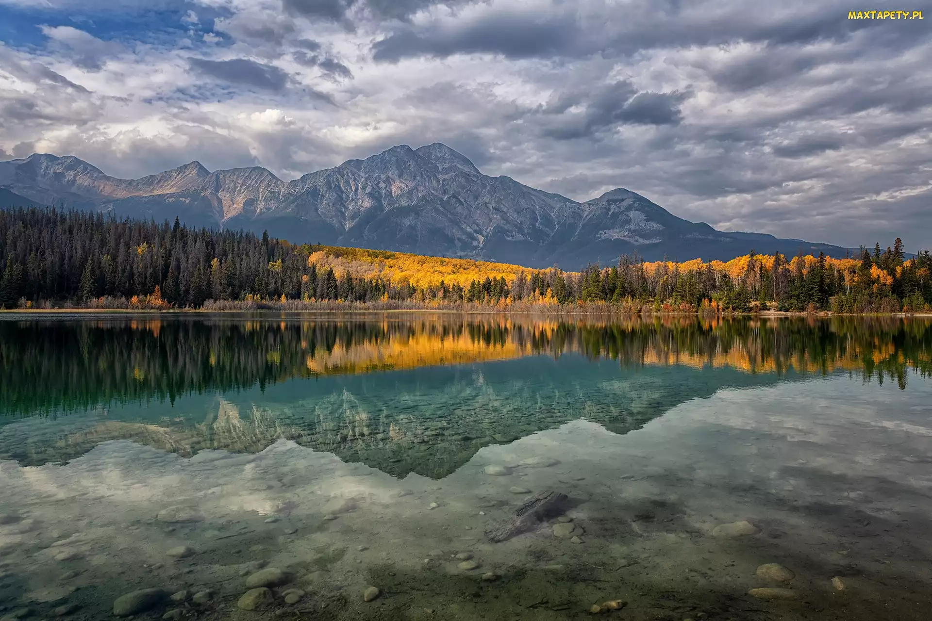 Kanada, Góry, Odbicie, Drzewa, Jesień, Patricia Lake, Prowincja Alberta, Park Narodowy Jasper, Jezioro