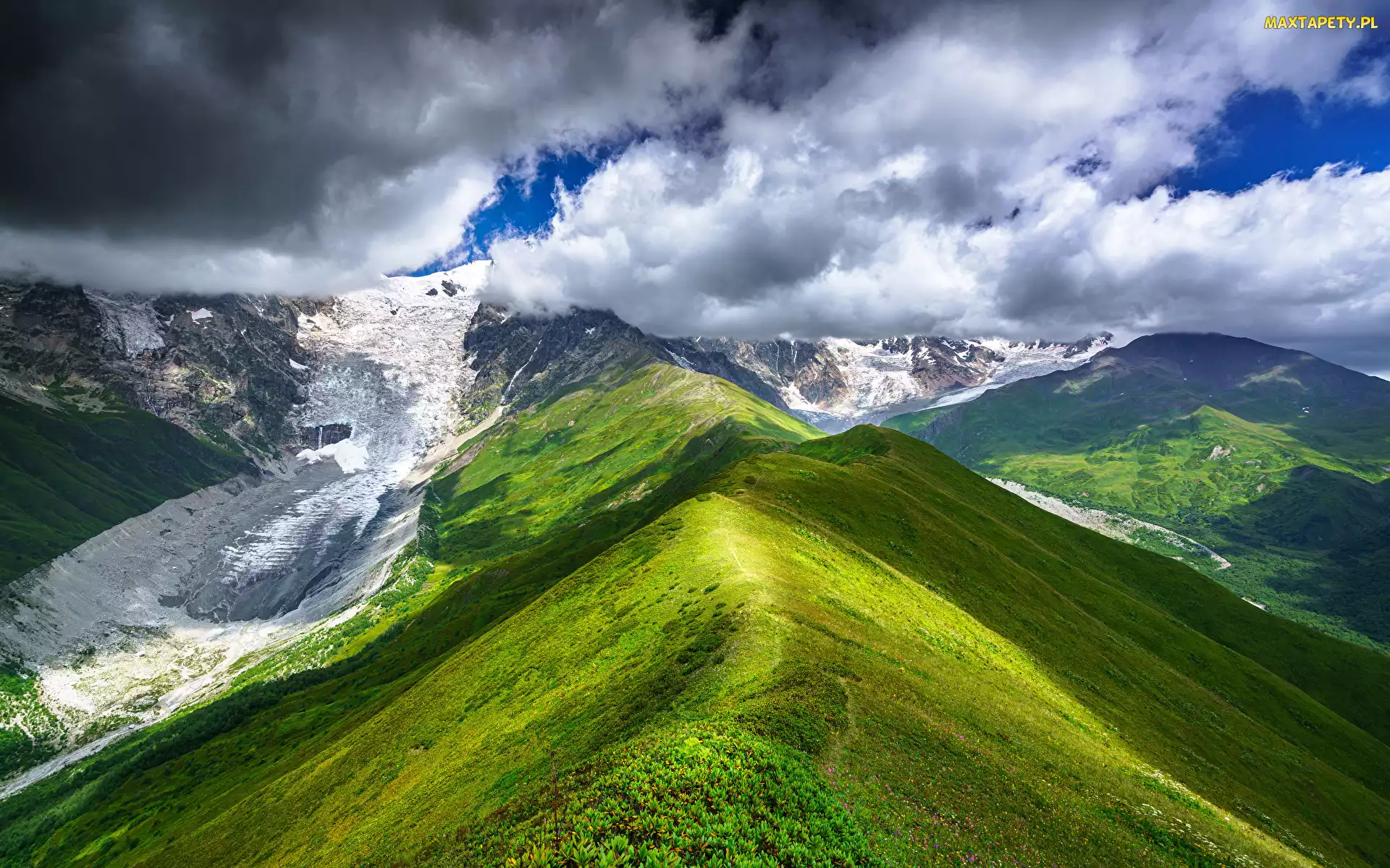 Upper Svaneti, Chkhutnieri Pass, Śnieg, Gruzja, Chmury, Góry, Niebo