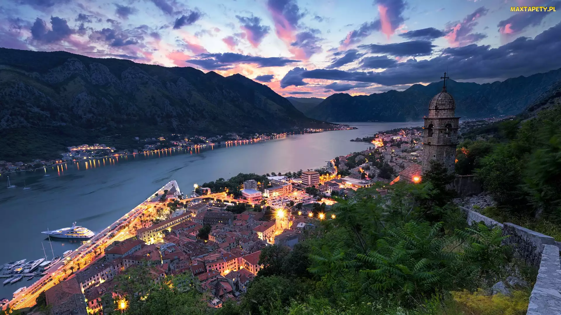 Zatoka Kotorska, Światła, Stare Miasto, Czarnogóra, Domy, Góry, Kotor