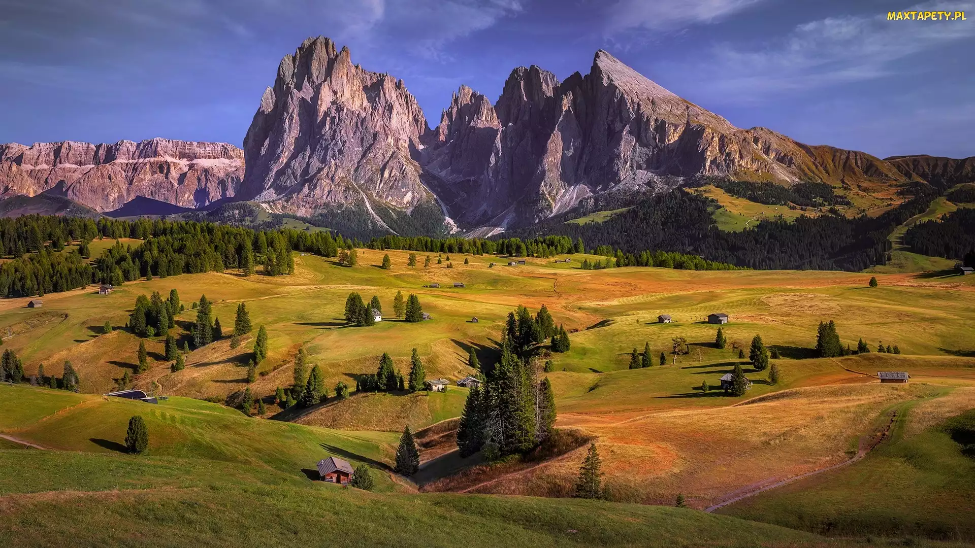 Góry, Val Gardena, Włochy, Dolomity, Sassolungo, Domy, Chmury, Drewniane, Płaskowyż, Seiser Alm, Drzewa, Dolina